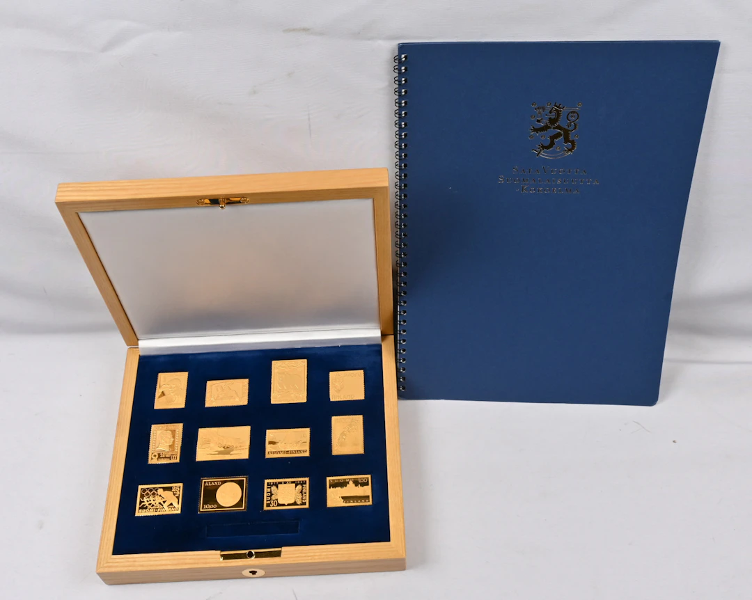 Finnish indetity 100 years collection of 12 gold-plated silver plates