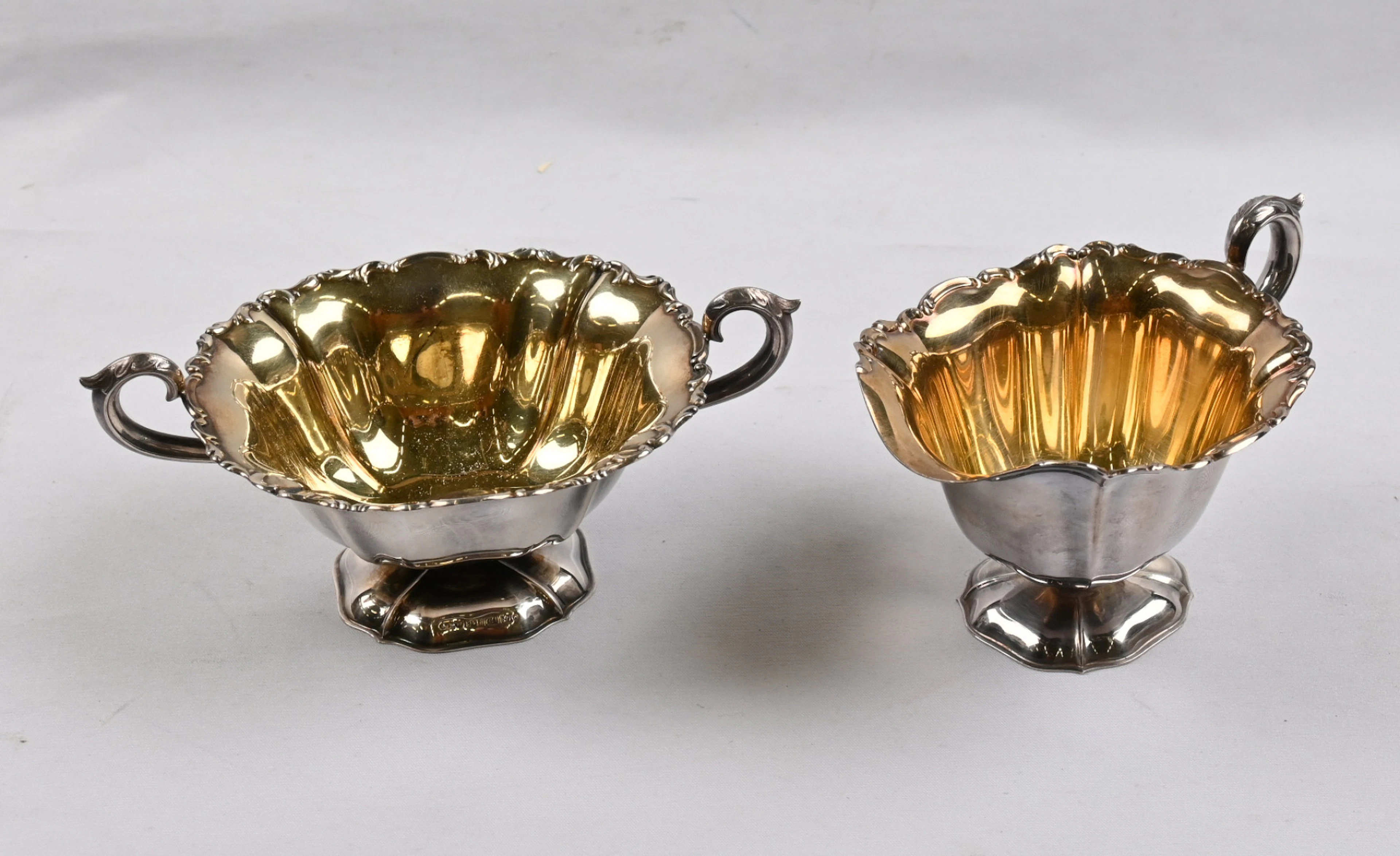 Sugar bowl and creamer, silver (813).