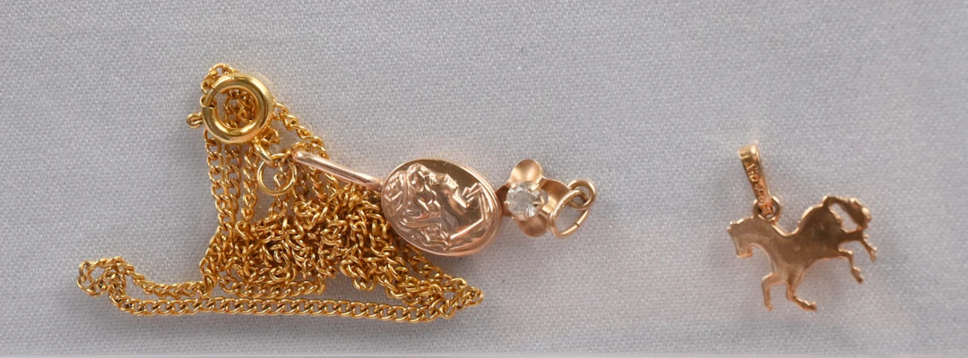 Three small different pendants, gold (585) eg. horse theme, whose