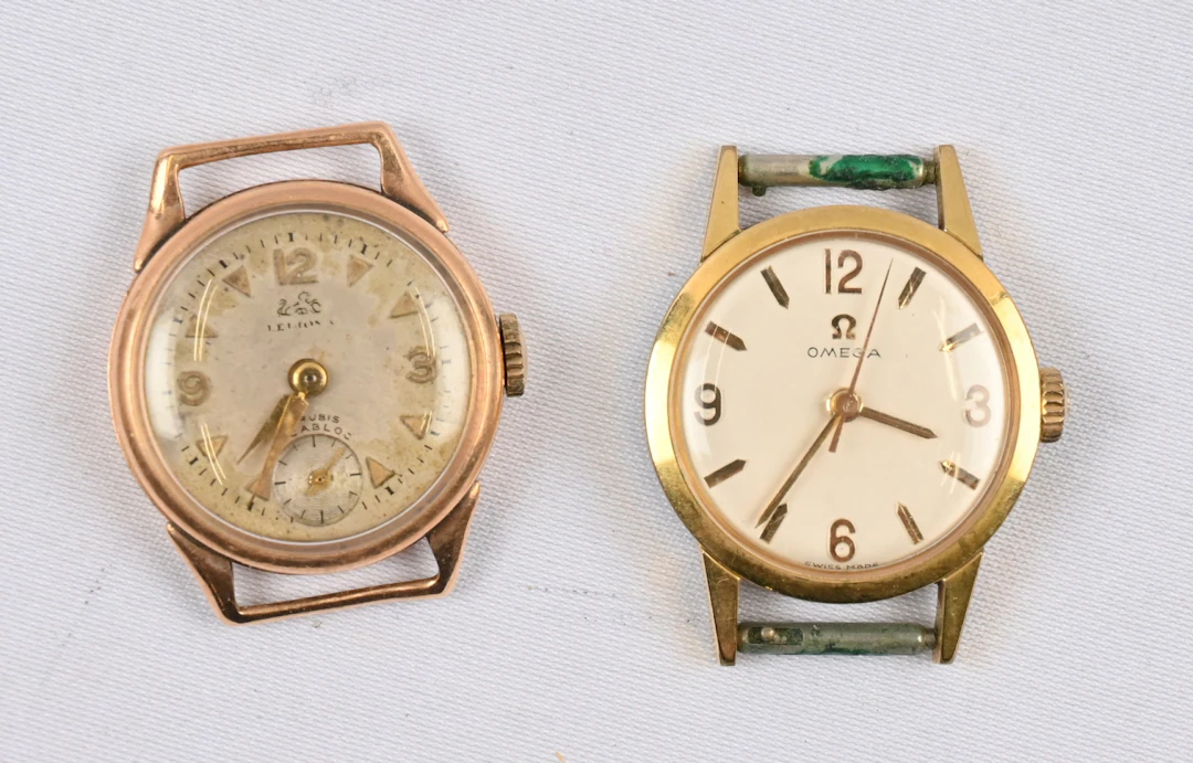 Ladies' small Leijona gold watch (585), gross weight 10.5 g. Additionally