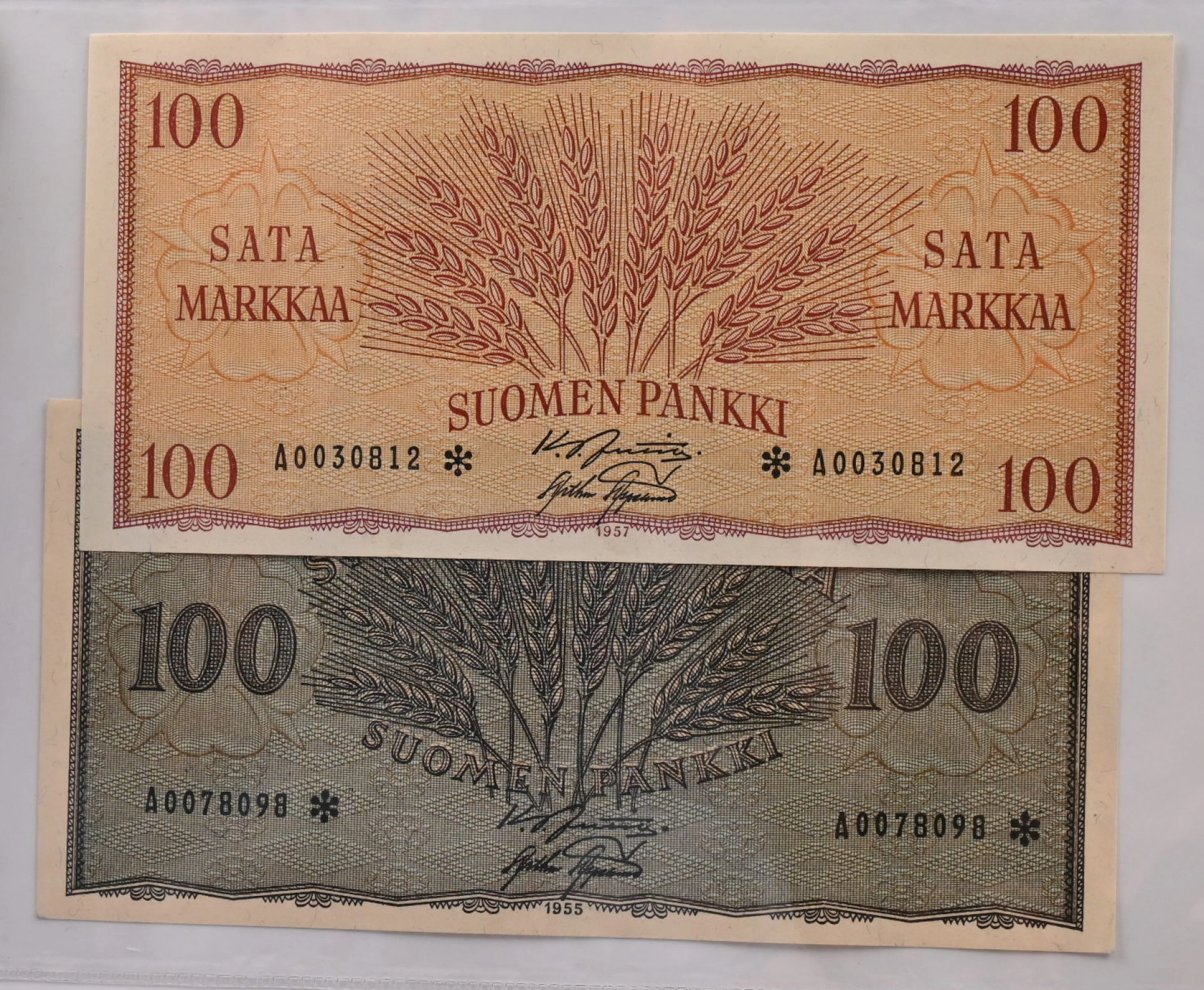 1955 100 markka A0078098* condition 01 and 1957 100 markka A0030812*