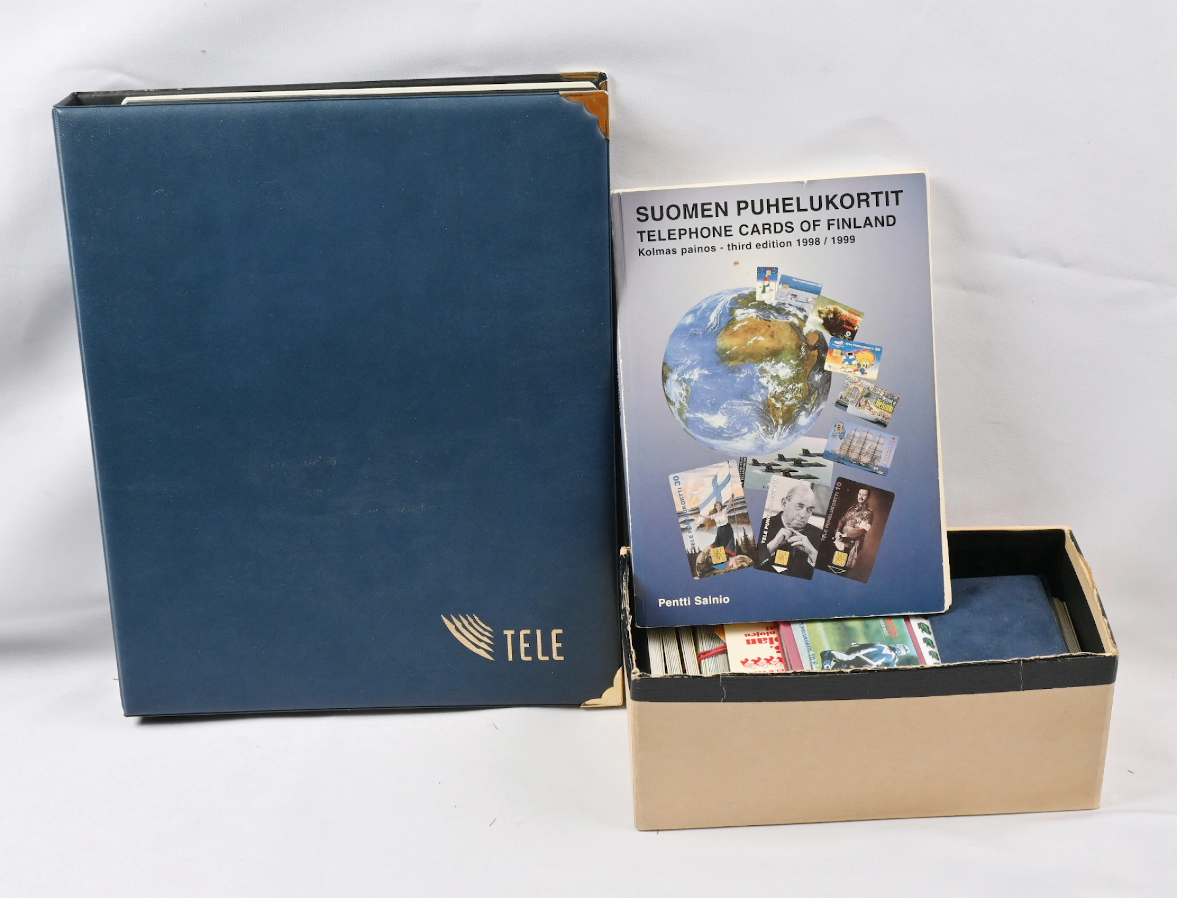 Small selection of telephone cards + a catalogue. Over 3 KG.