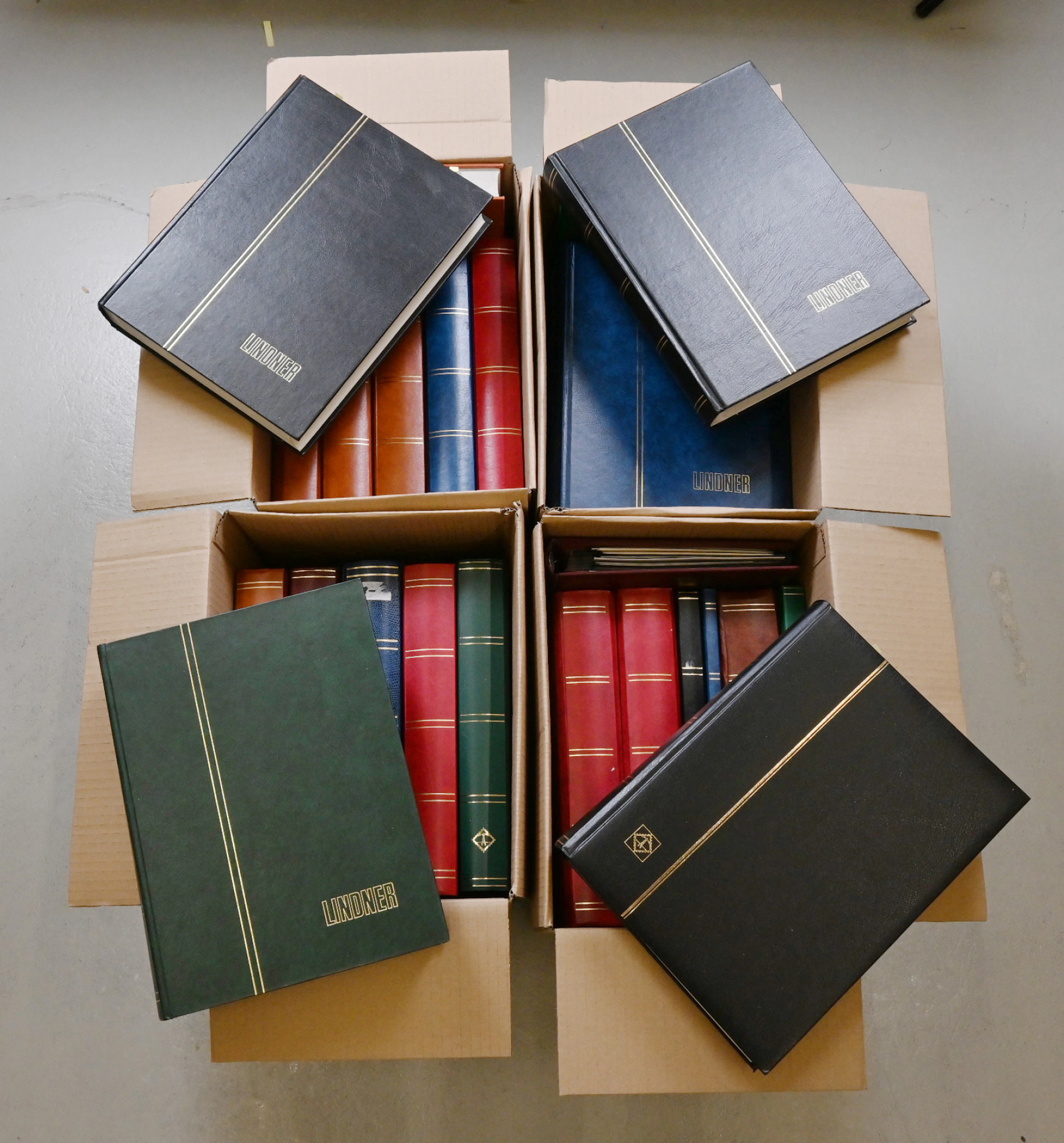 Birds, A HUGE collection in 28 stockbooks (over 20 thick ones) material