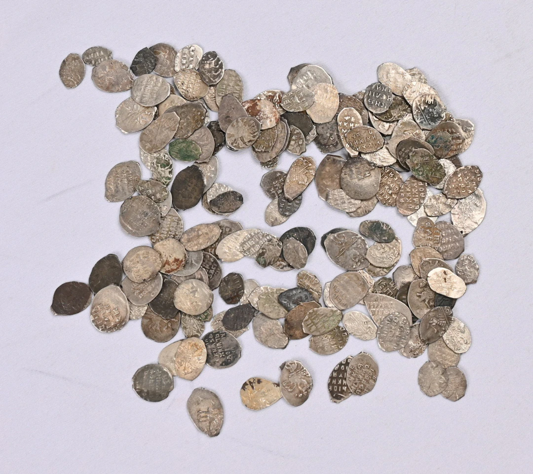 Fine large selection of silver ”wire money” from the 1500 - 1600s