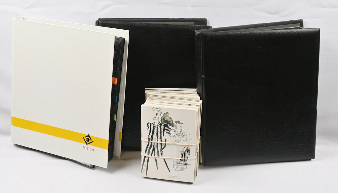 Aland Island selection. 1984 - 2008 FDCs in two albums, apparently