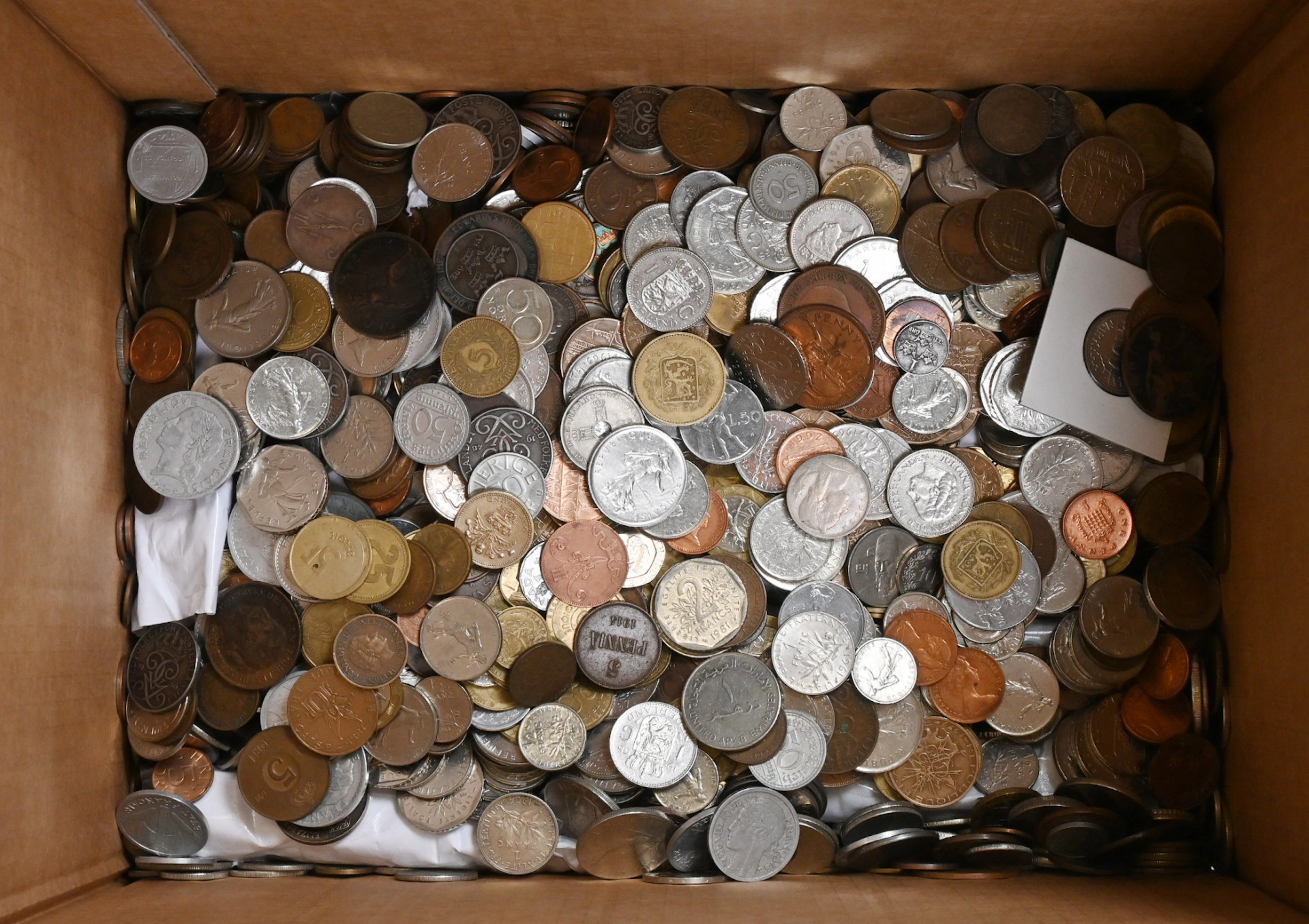 Whole world coin lot from old to new, over 9 KG
