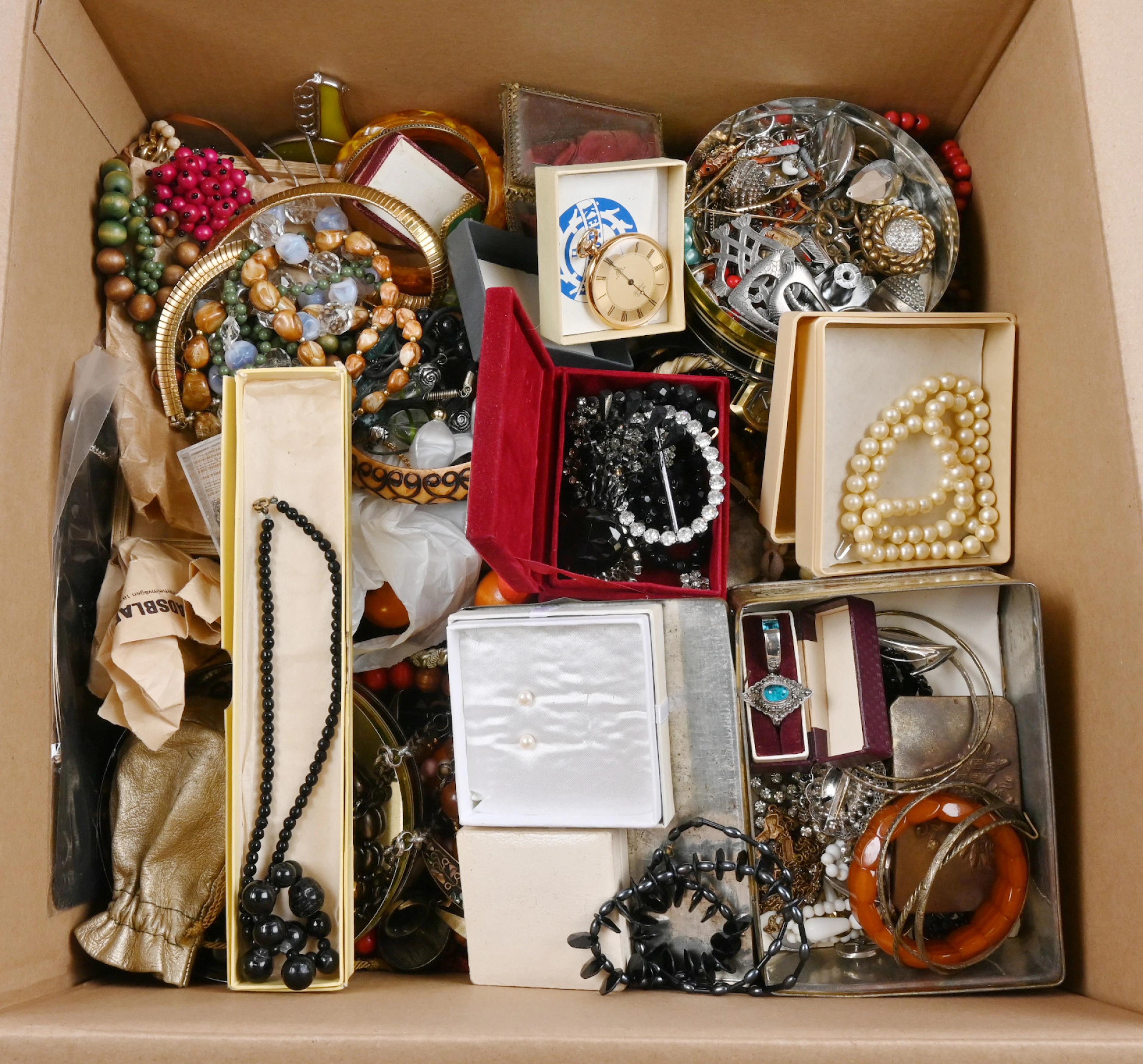 Discovery lot of jewelry etc. approximately 7 KG!