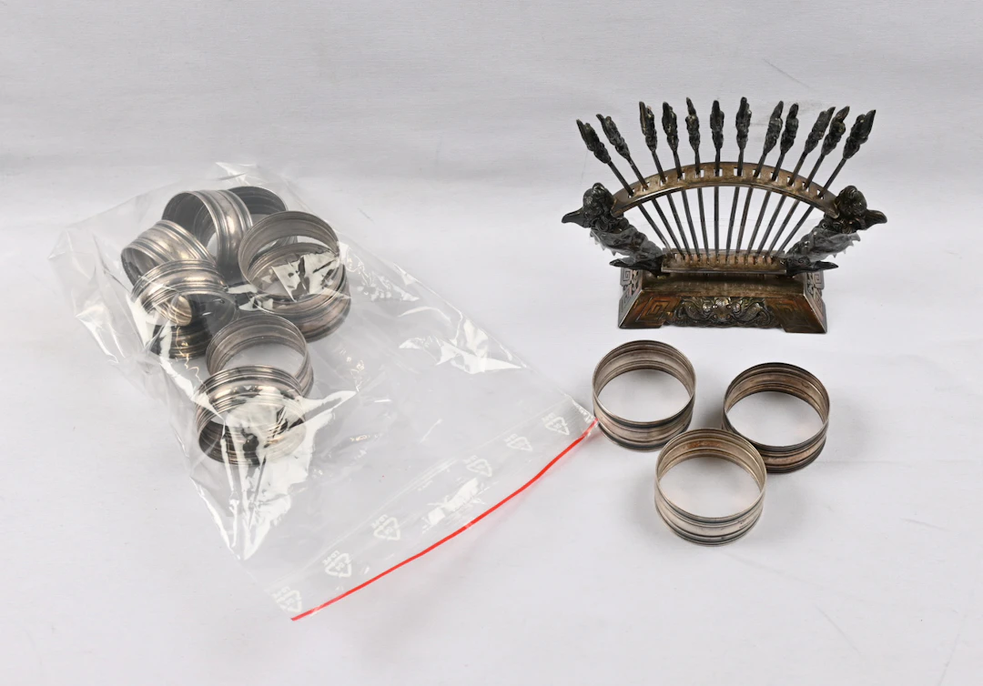 Napkin rings 813 silver 11 pieces as well as 12 small forks / picks