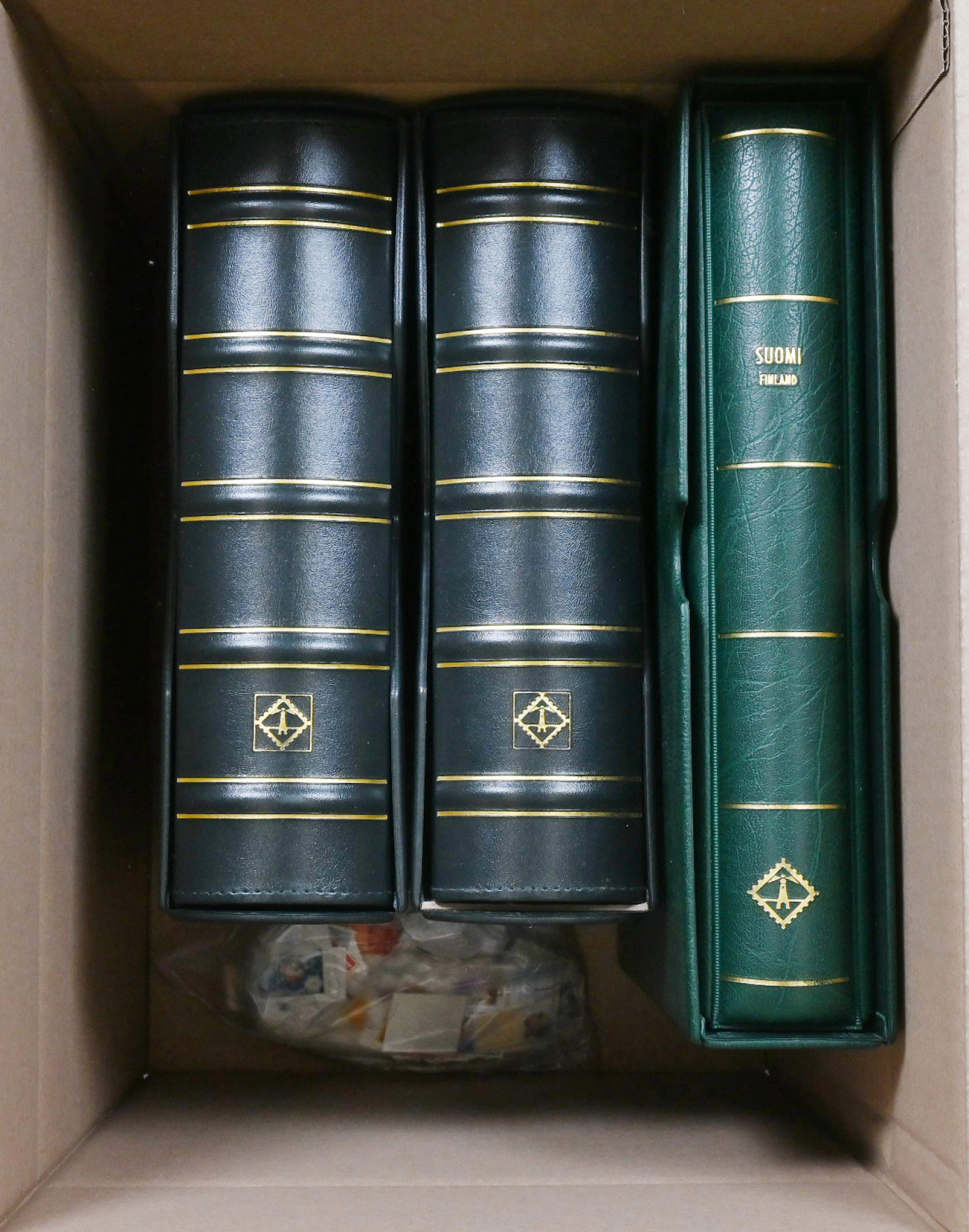1866 - 1989 fine basic collection in an album with mounts including