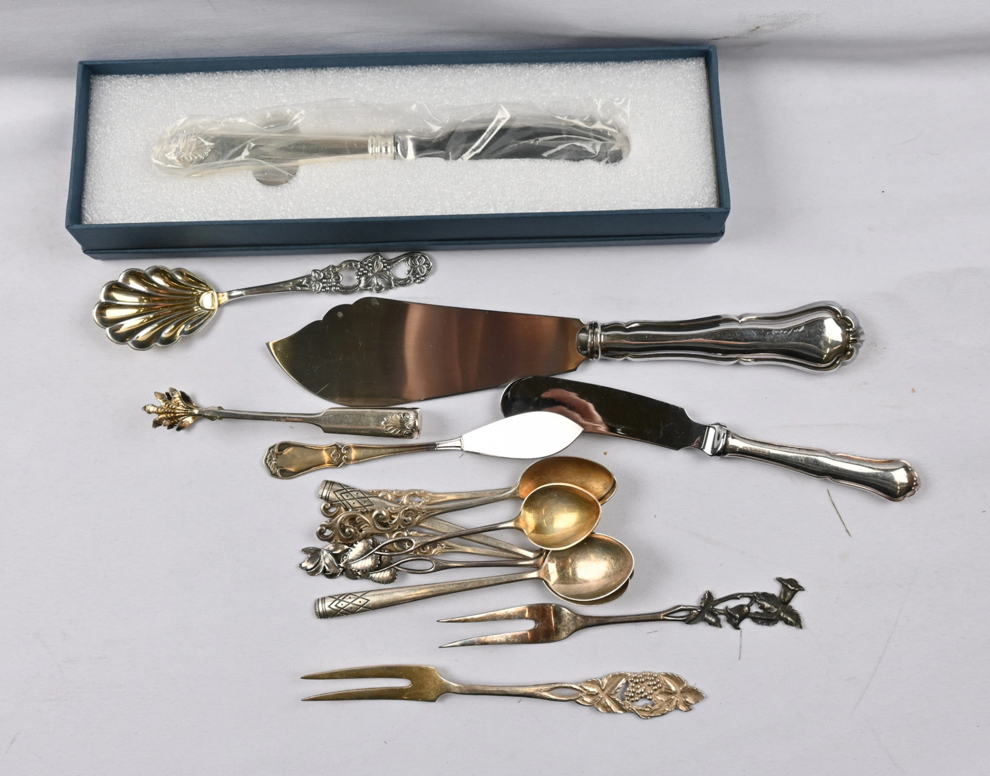 Fine selection of servers: 12 pieces in silver and three pieces, which
