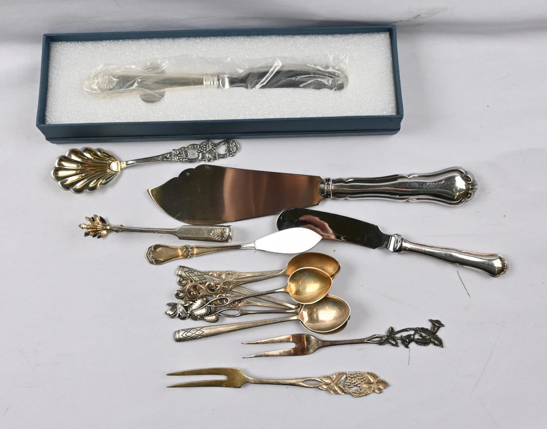 Fine selection of servers: 12 pieces in silver and three pieces, which