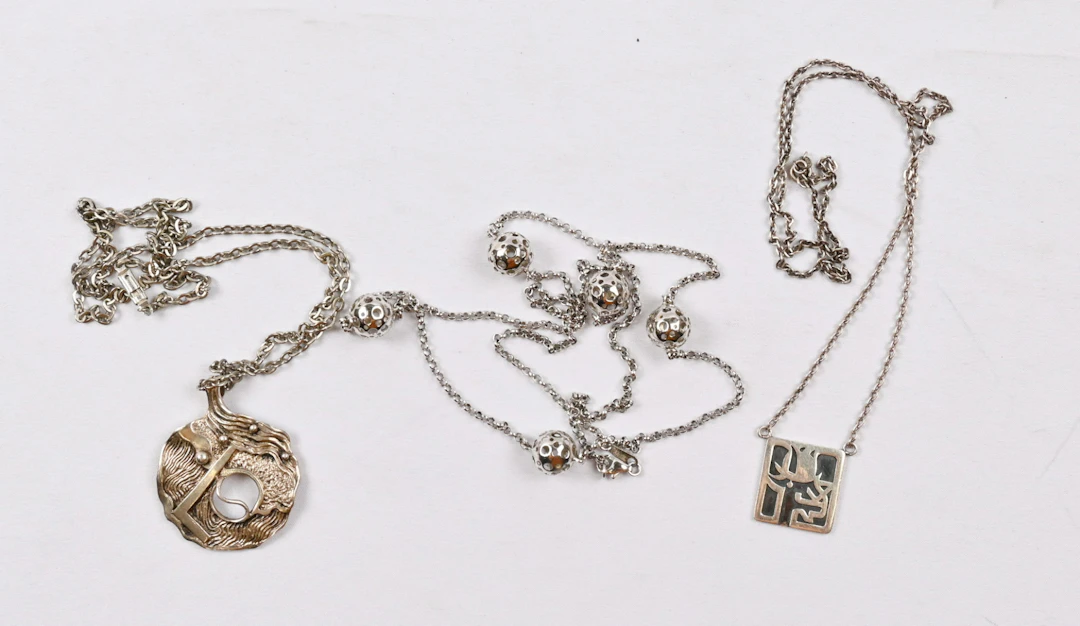 Neck chain ”Leppäkerttu” (Lisa Vitali) 925 silver as well as two other