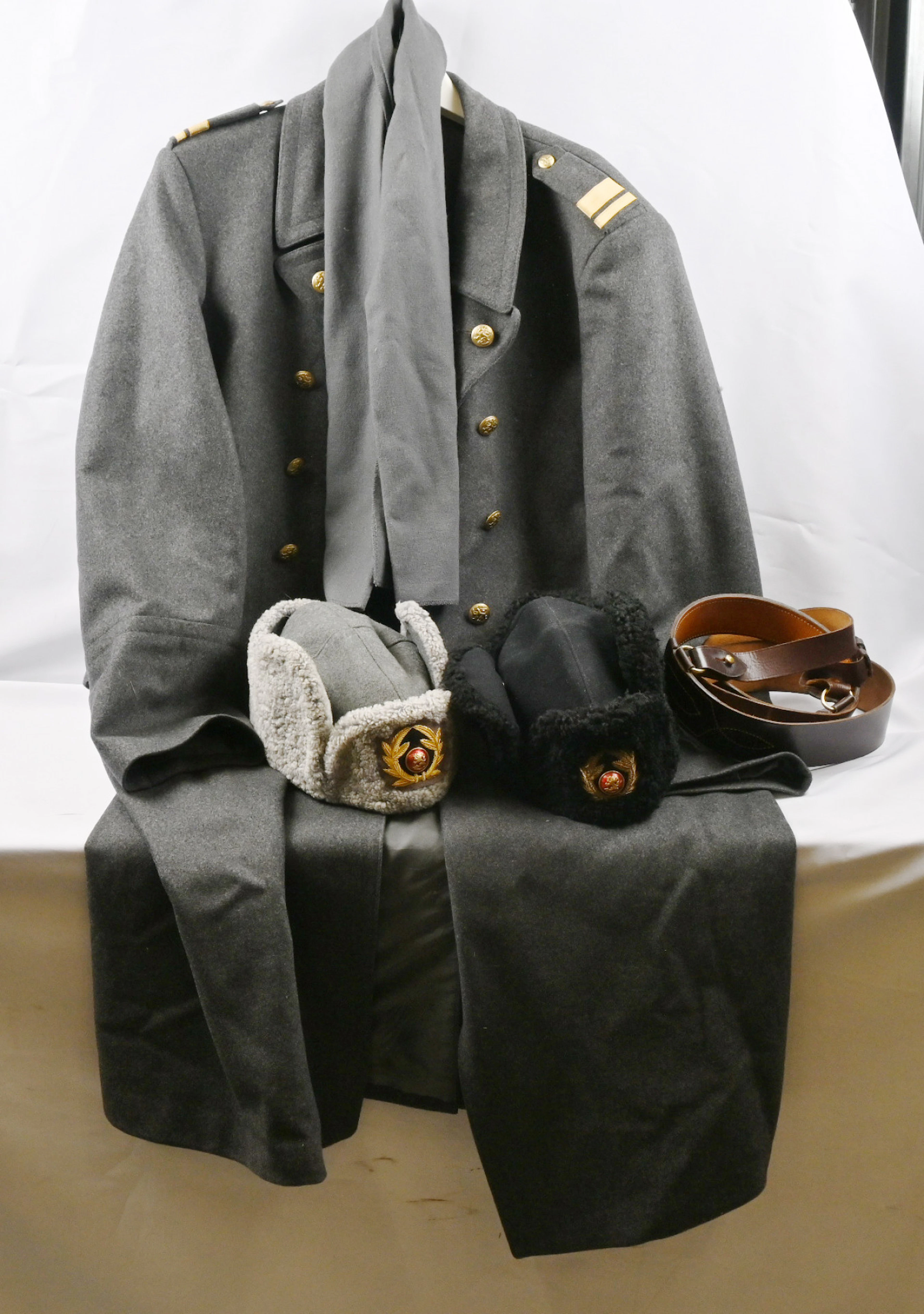 Selection: winter overcoat issue 1939, two winter caps (tankman's)