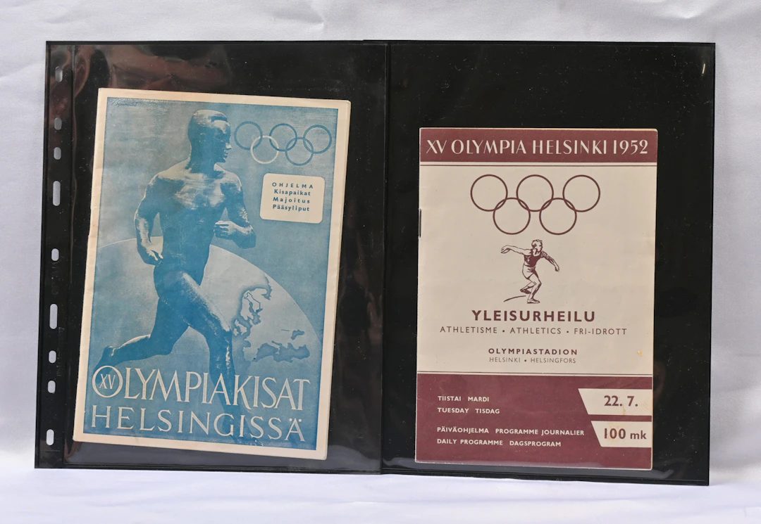 1952 Helsinki Olympics program booklet, two daily programs, 16 tickets