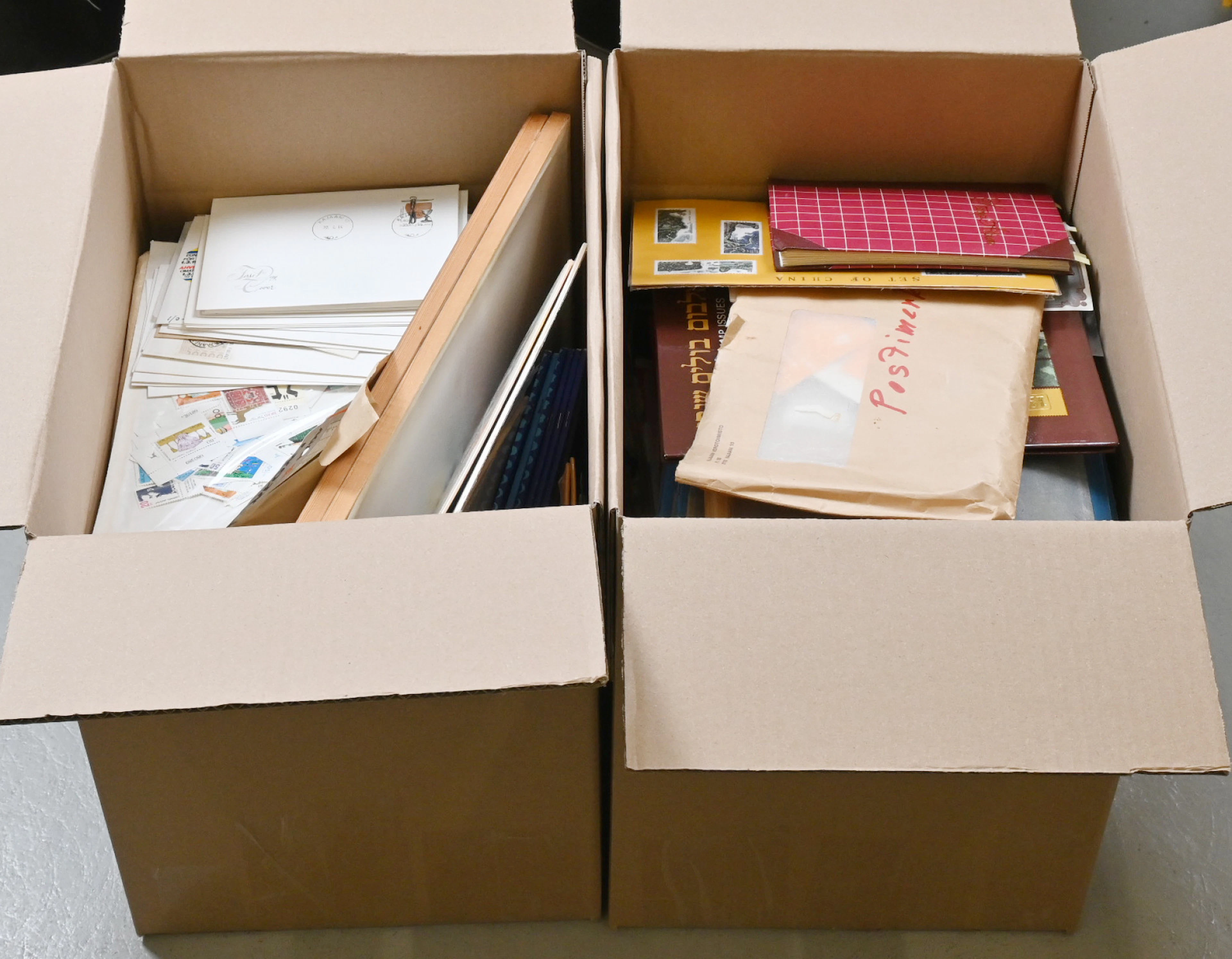Worldwide, large mixed selection in two large boxes, gross weight