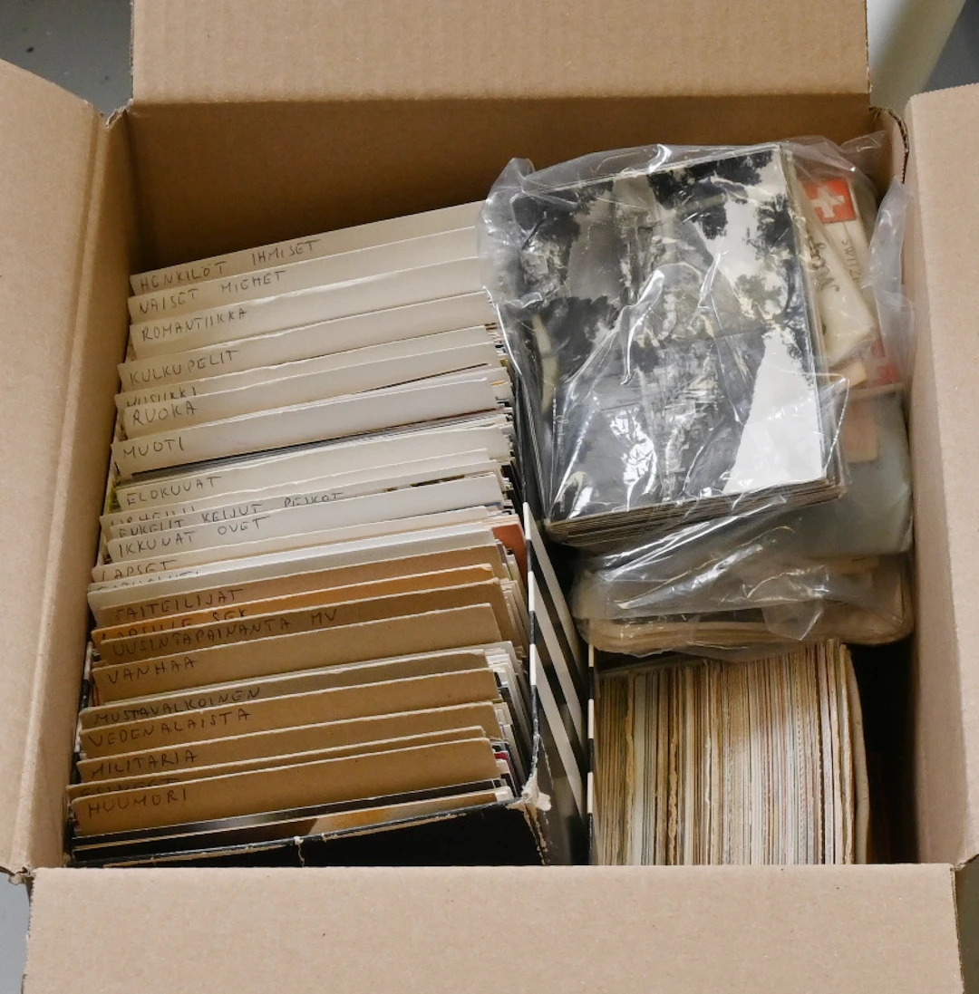 Versatile selection of cards from different themes in a 14 KG box.