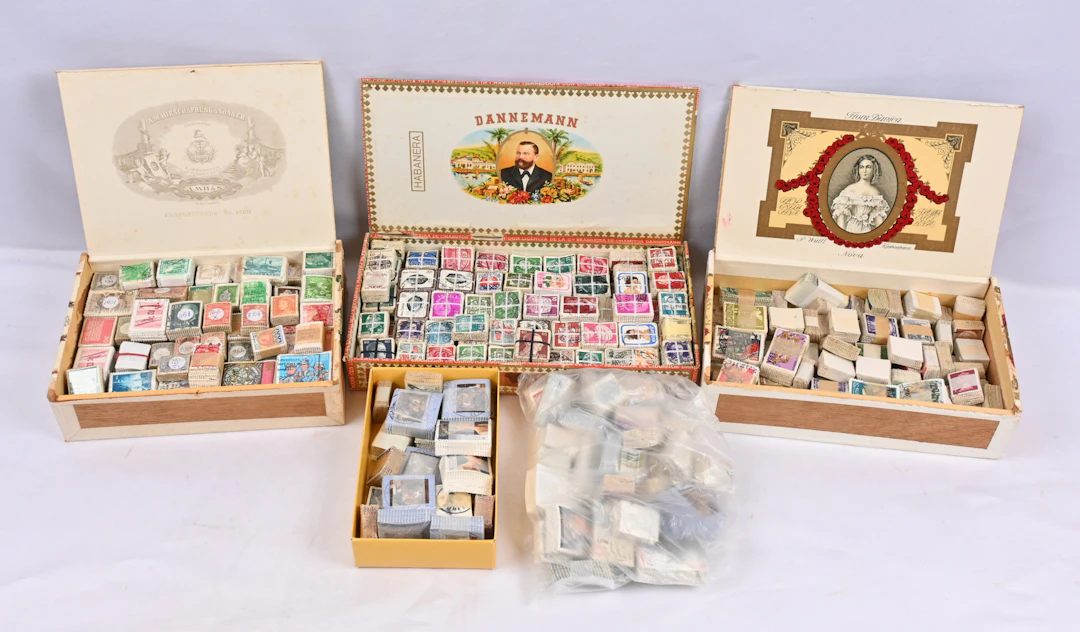 Worldwide loose bulk stamps as bundles in a 2½ KG box. Versatile including