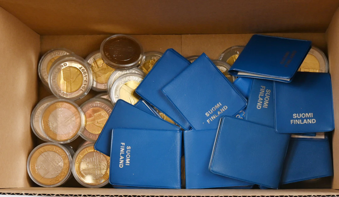 Small selection of silver commemorative coins from markka period.