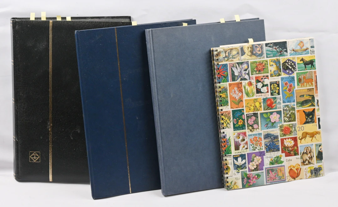 Miniature sheets large selection in four stockbooks, several hundred