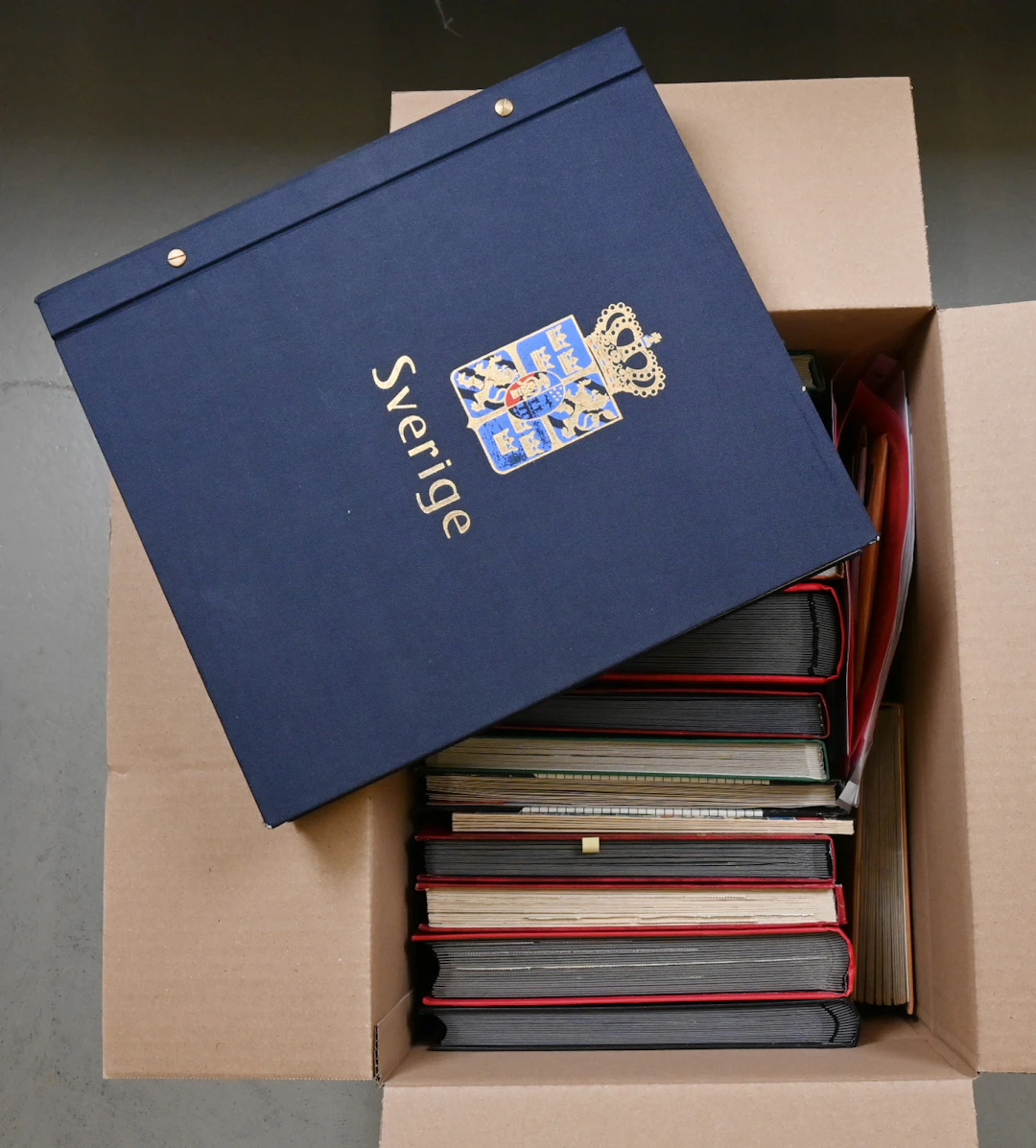 Abundant selection of different thematic stamps in 15 stockbooks/albums
