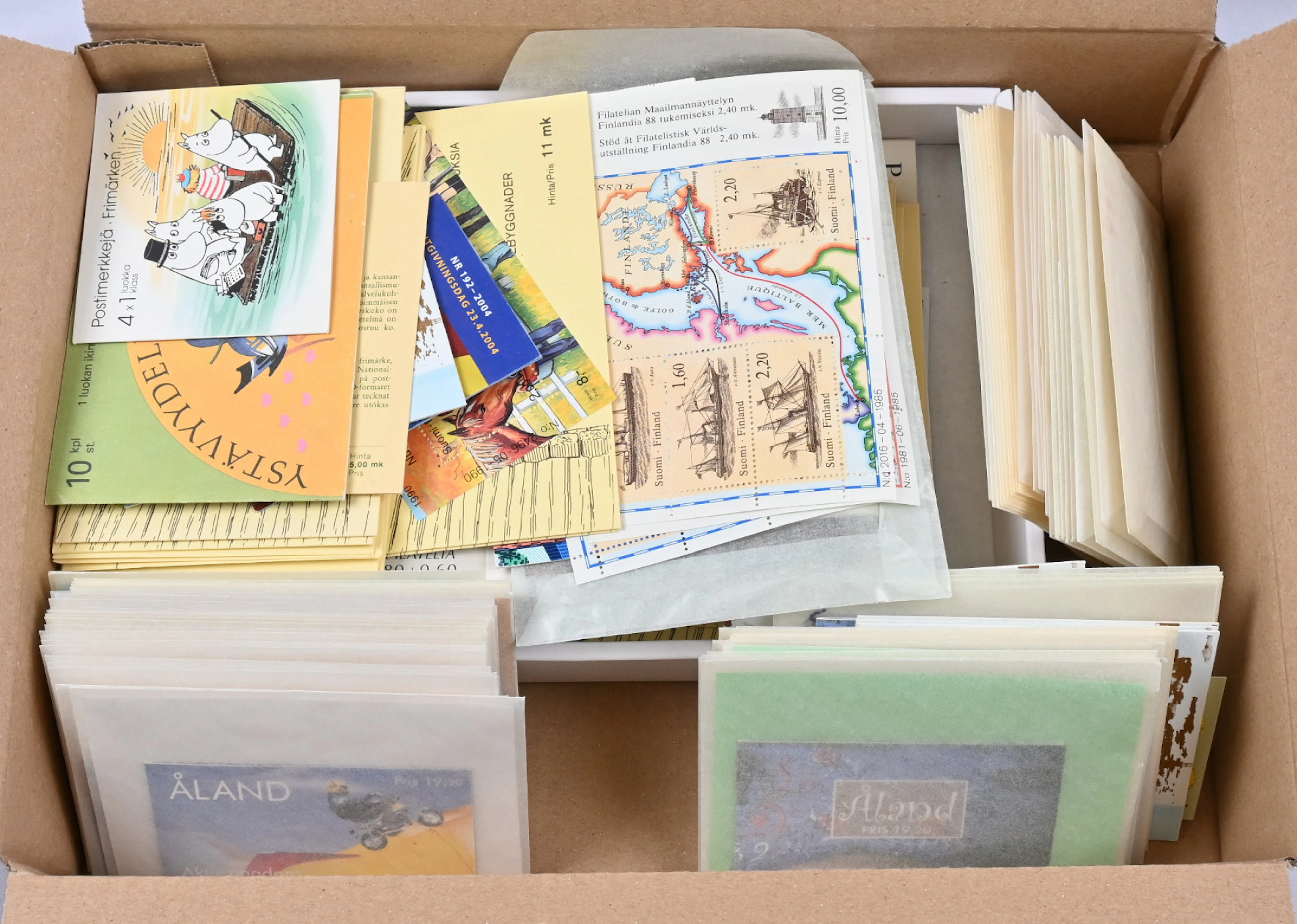 Booklets and miniature sheets, mixed selection from Finland and Aland
