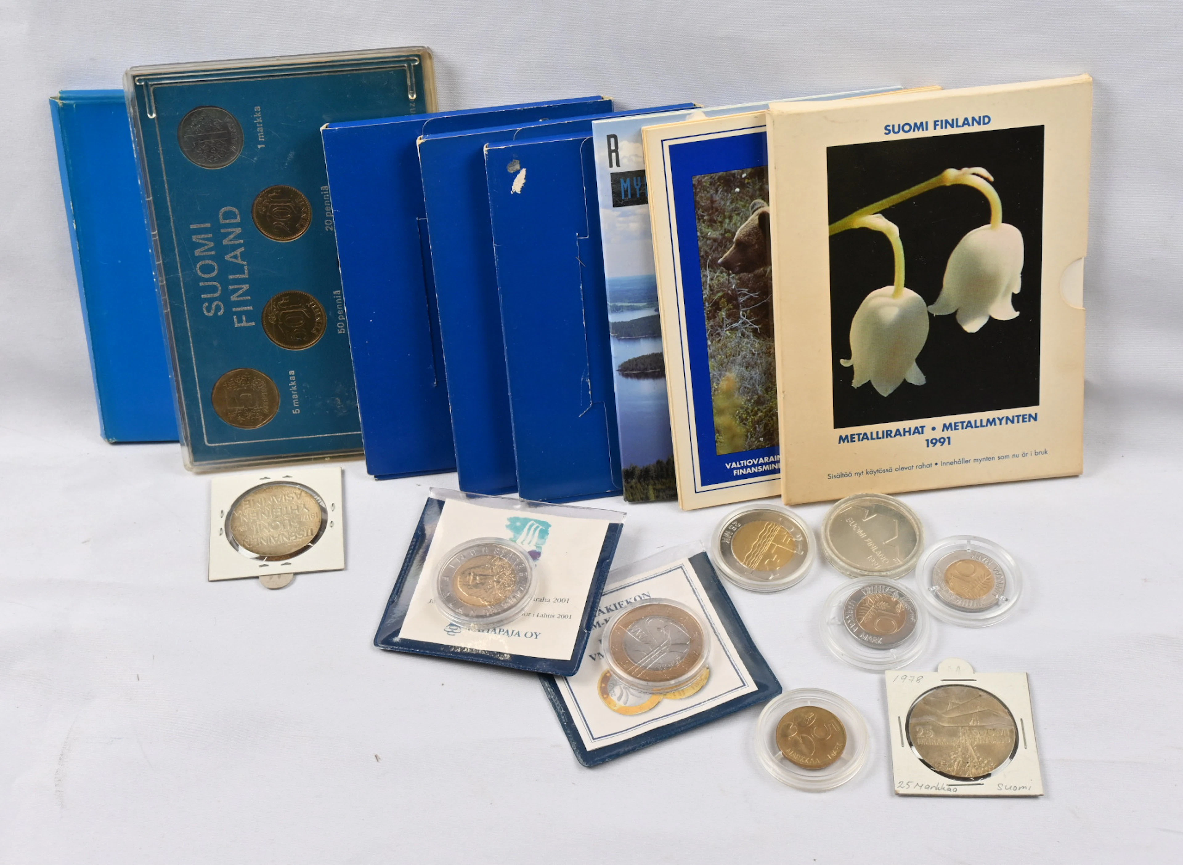 Small selection of coin sets (some traces in the covers) and coins