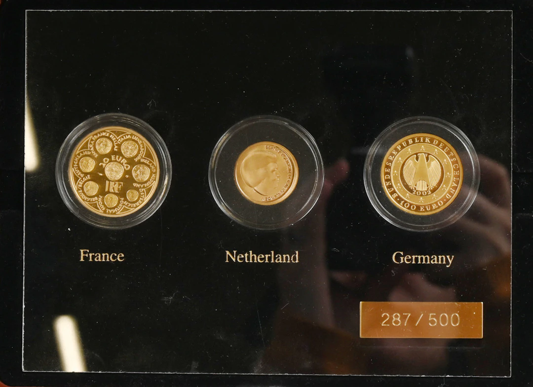 Three magnificent gold coins in a ”Kultainen juhlakokoelma 2002” assortment