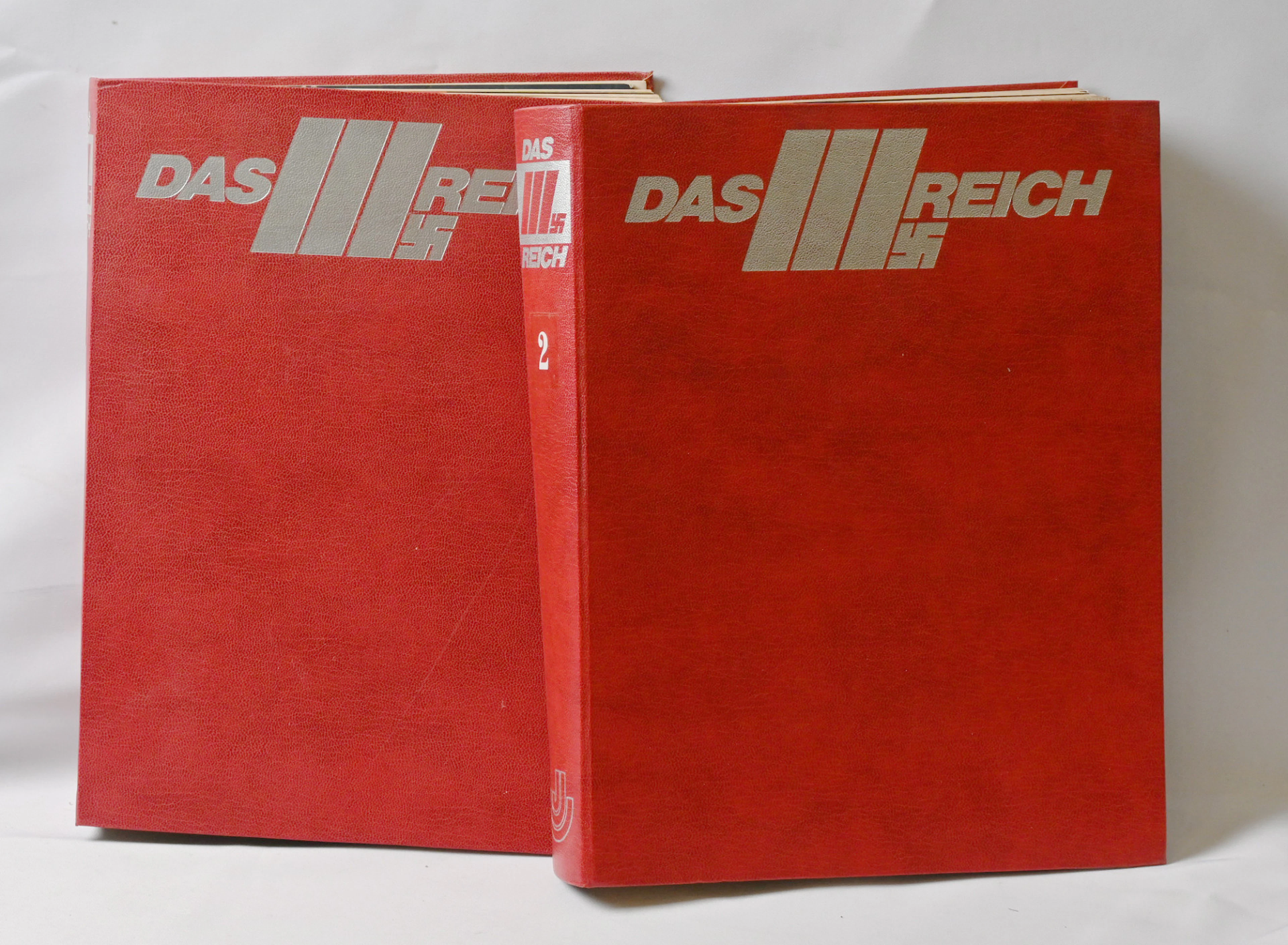 Issues 1 - 26 of the German ”Das III. Reich” magazine in two albums.