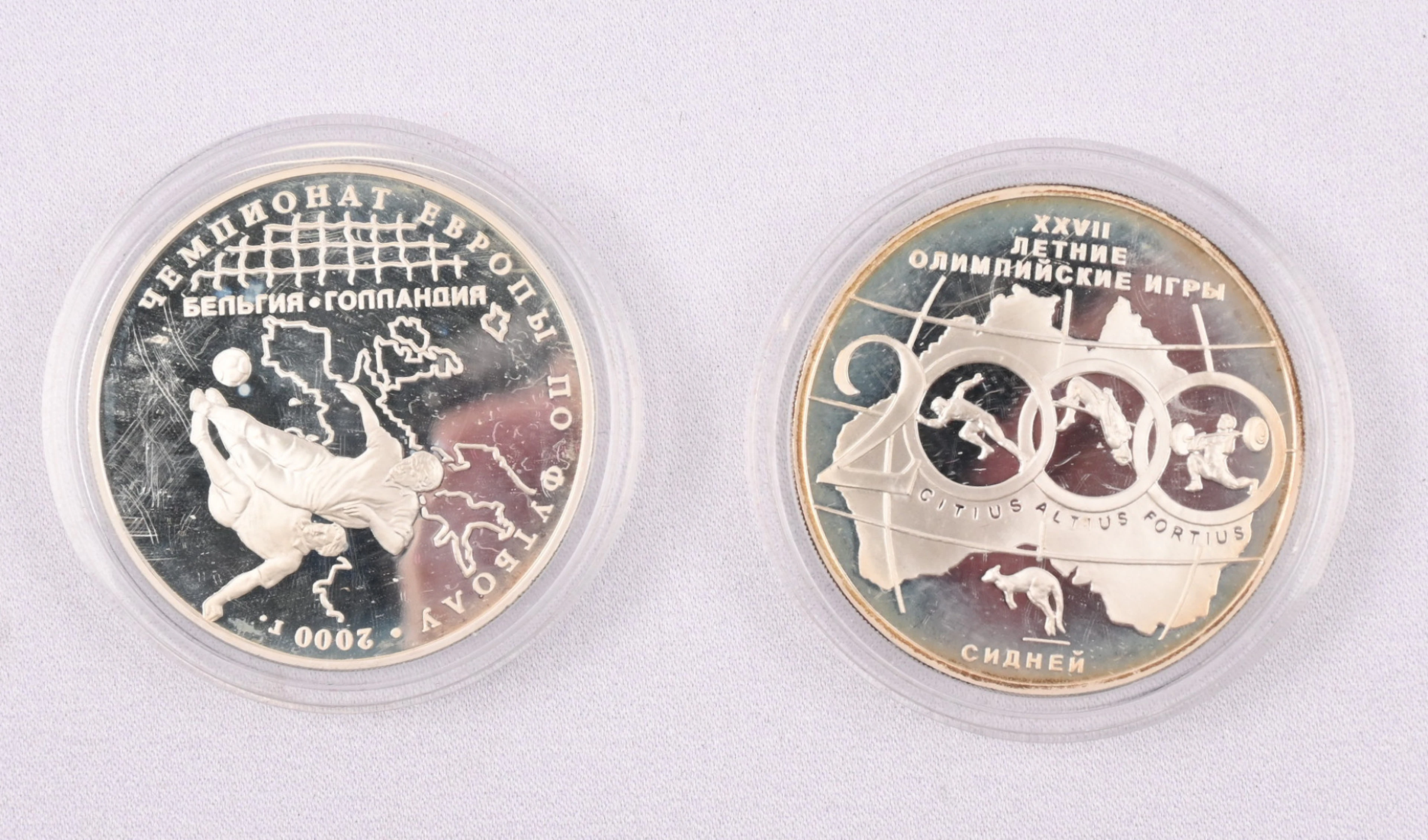 2000 two valuable 3 Rouble silver commemorative coins in capsules.