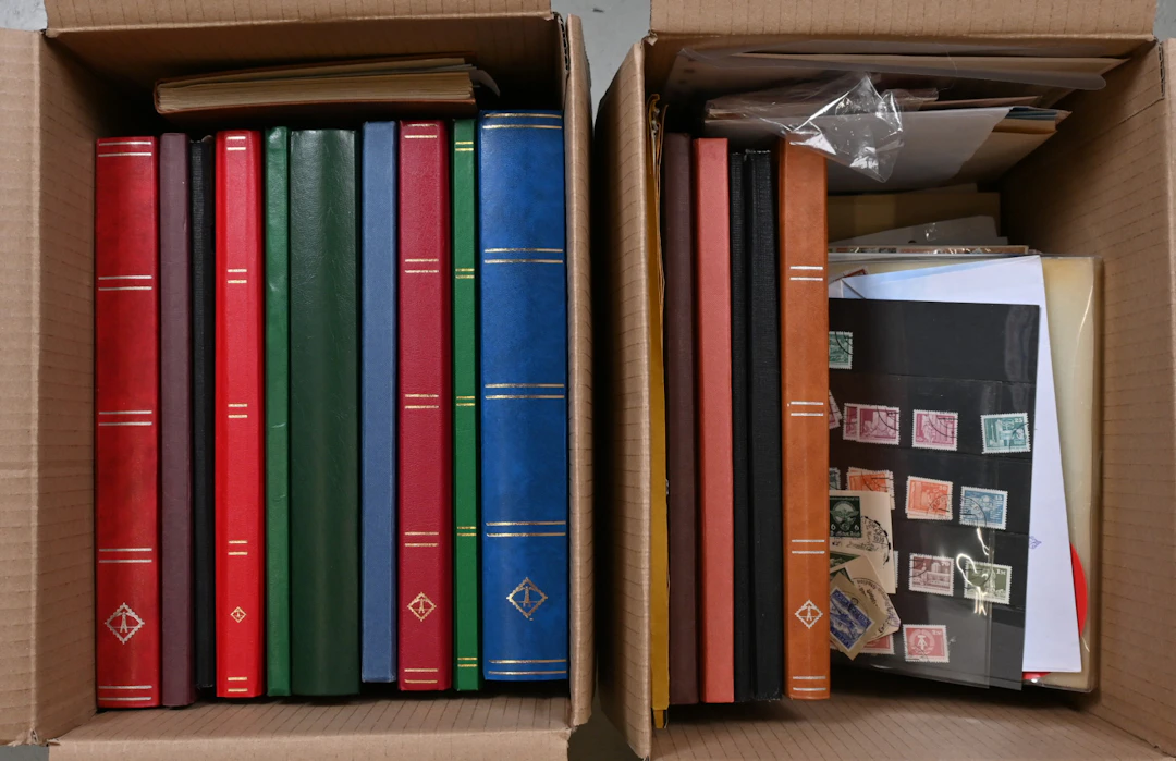 Worldwide, in 16 stockbooks large selection of stamps from all over
