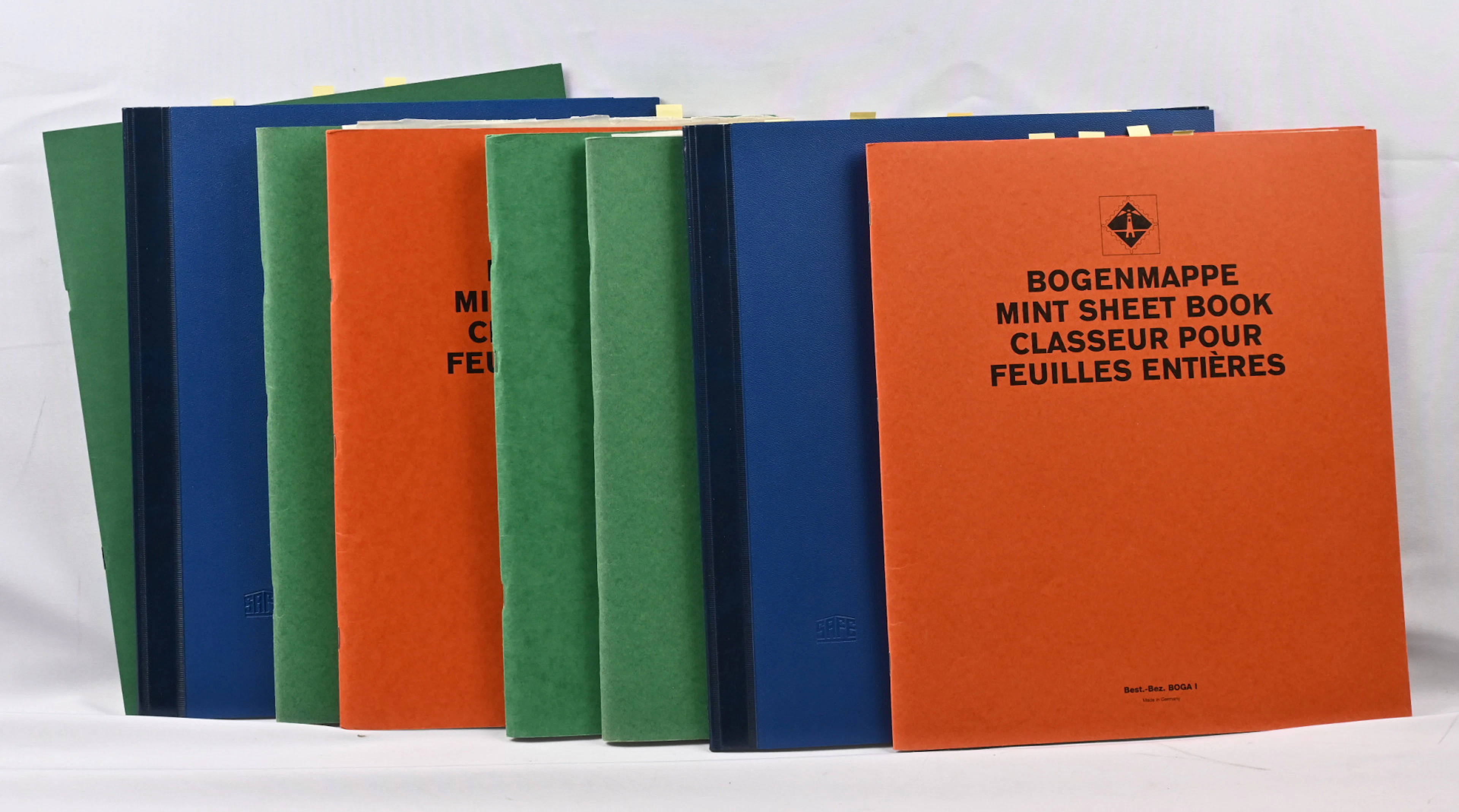 Sheets and sheet parts rather large selection in eight sheet binders