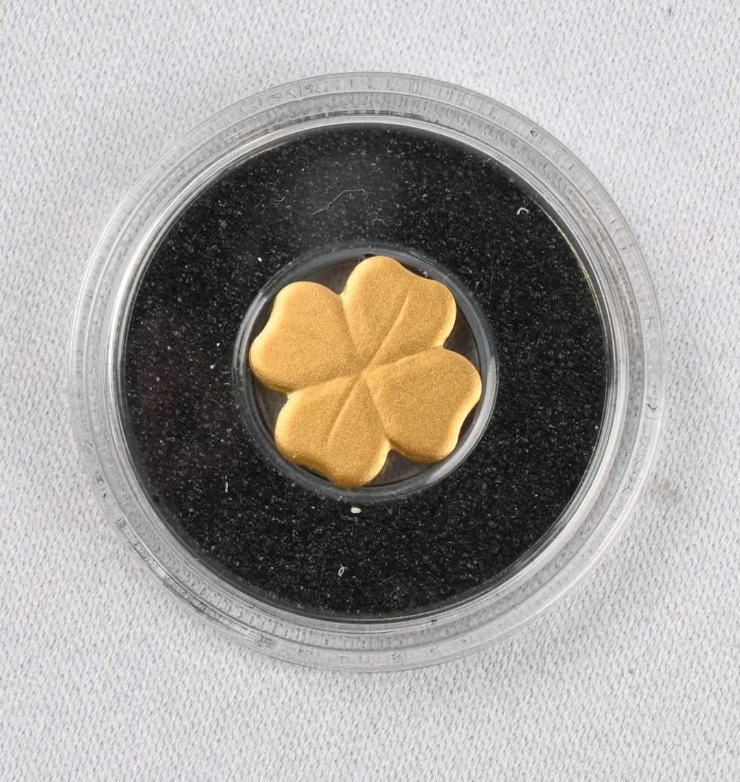 Palau 1$ Four leaf clover, gold