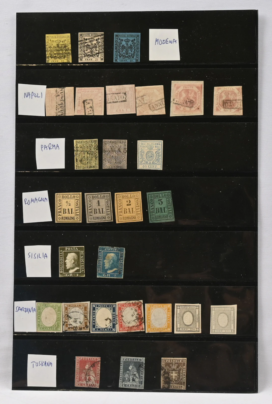 Old states, stamp lot on two stockpages. Ca. 40 stamps from eight