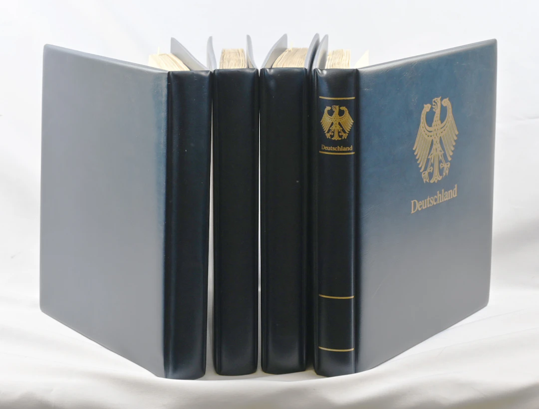 1970 - 2003 fine MNH ** collection in four SAFE Dual-albums, not much
