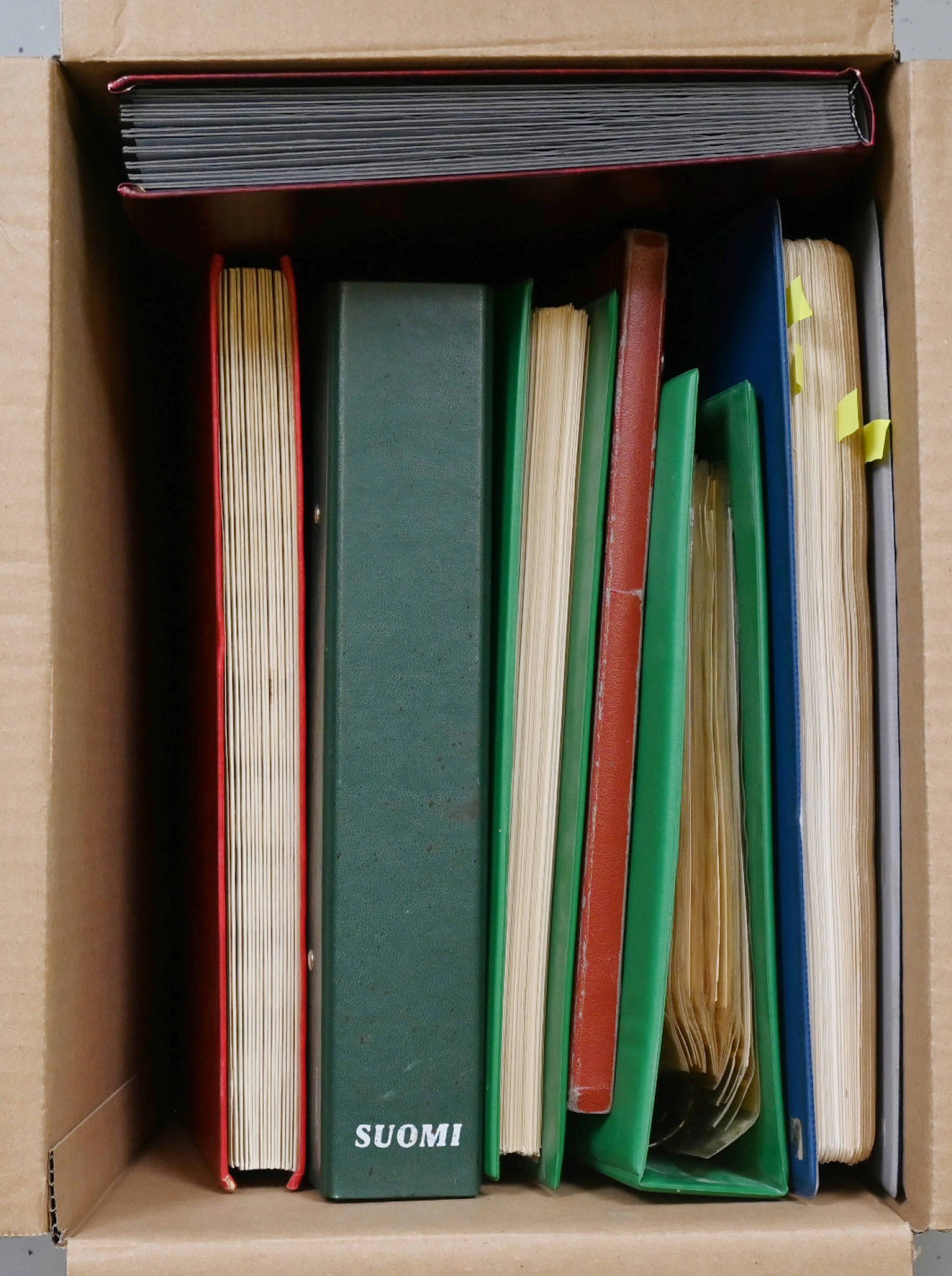 Finnish remainder and sub-collections in albums and stockbooks approximately