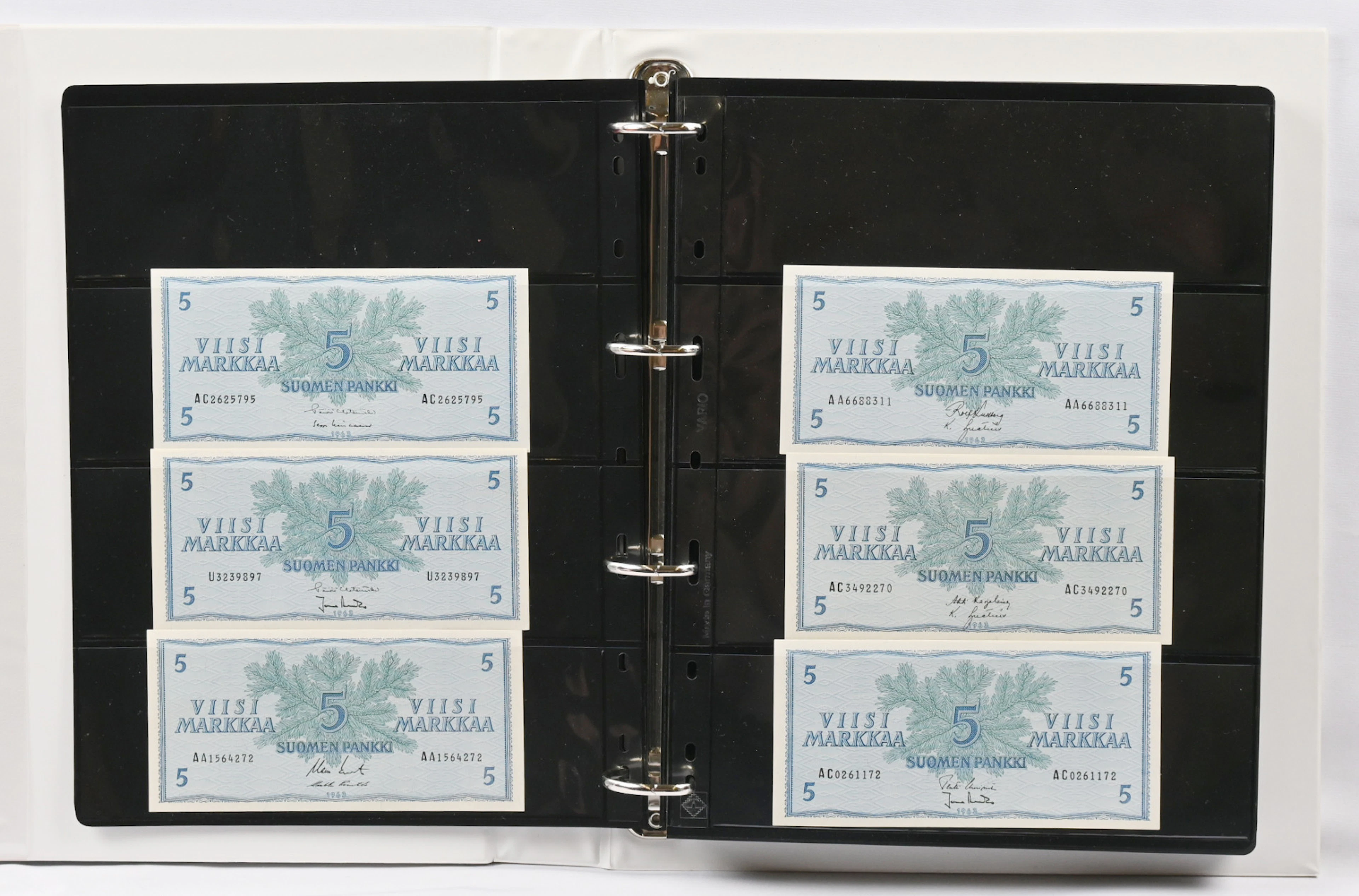 Banknote collection in an album. 1963 5 markka N U X AA AB AC series