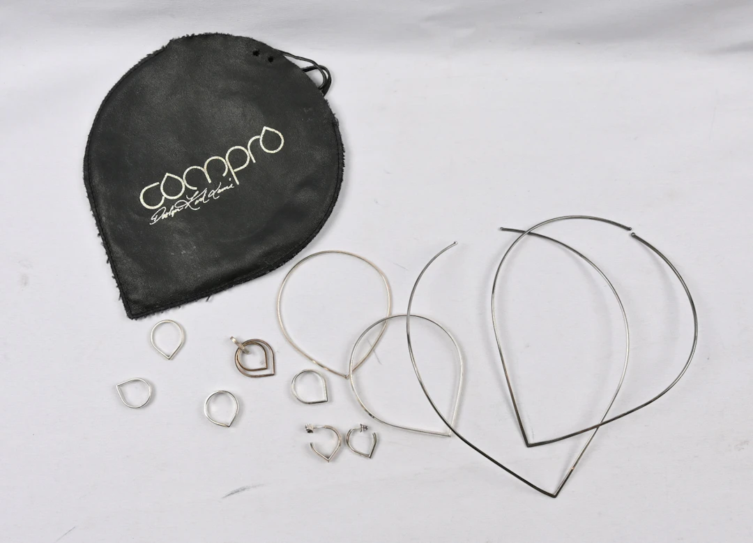 Karl Laine, Compro jewelry set selection.
