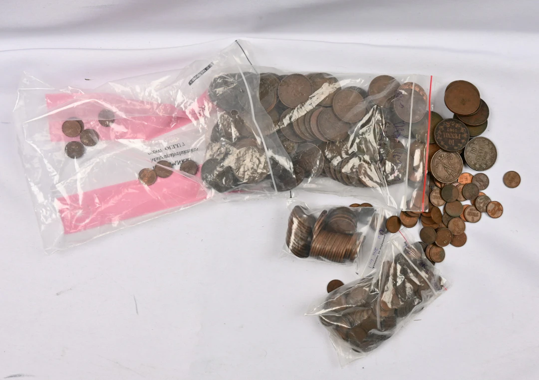 1865 - 1917 nearly 2 KG copper coins from the Imperial era. 1 penni