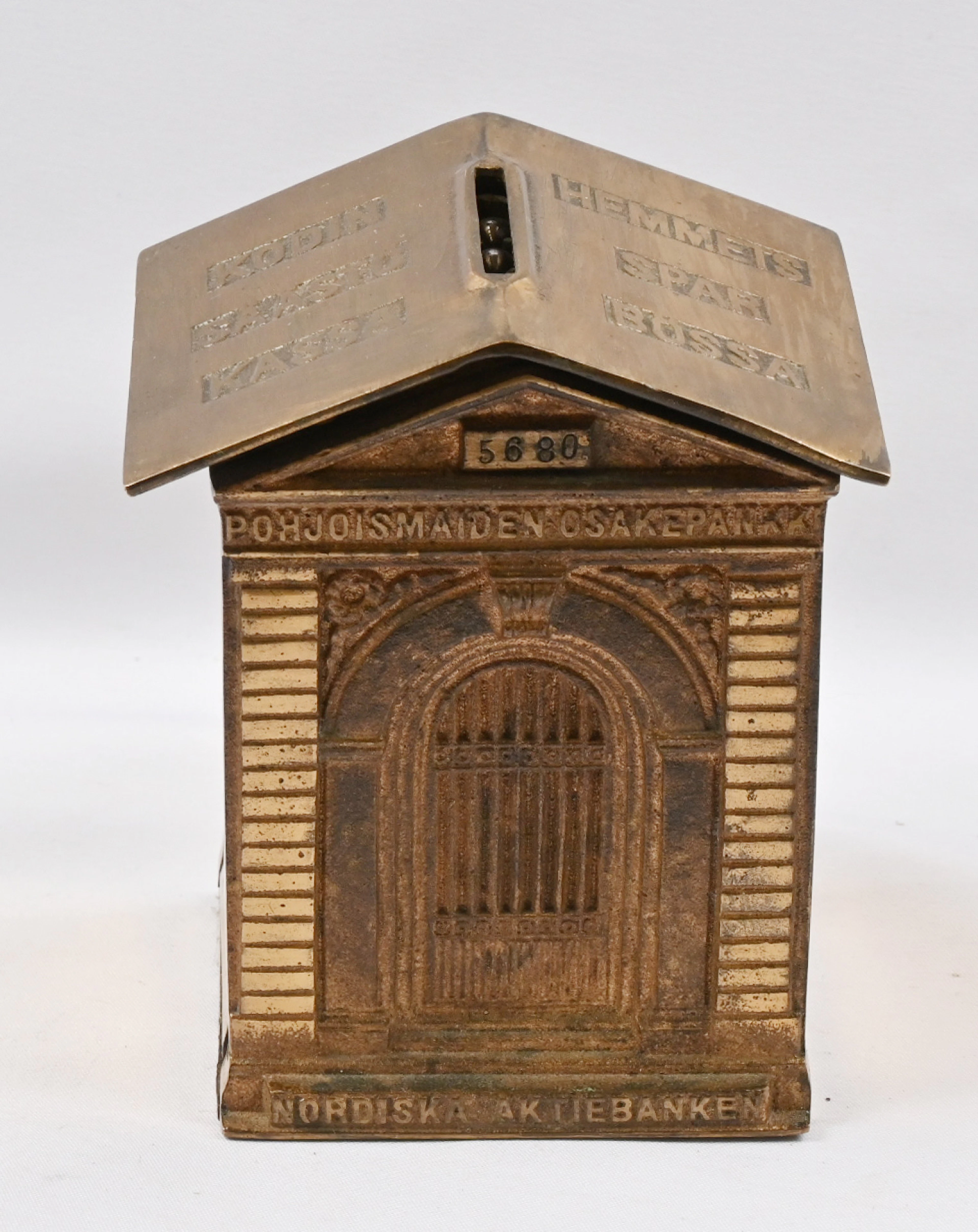 Money box from Pohjoismaiden Osakepankki (Nordiska Aktiebanken)