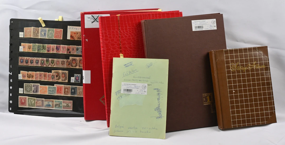 In four stockbooks, in one approval booklet as well as on stock pages