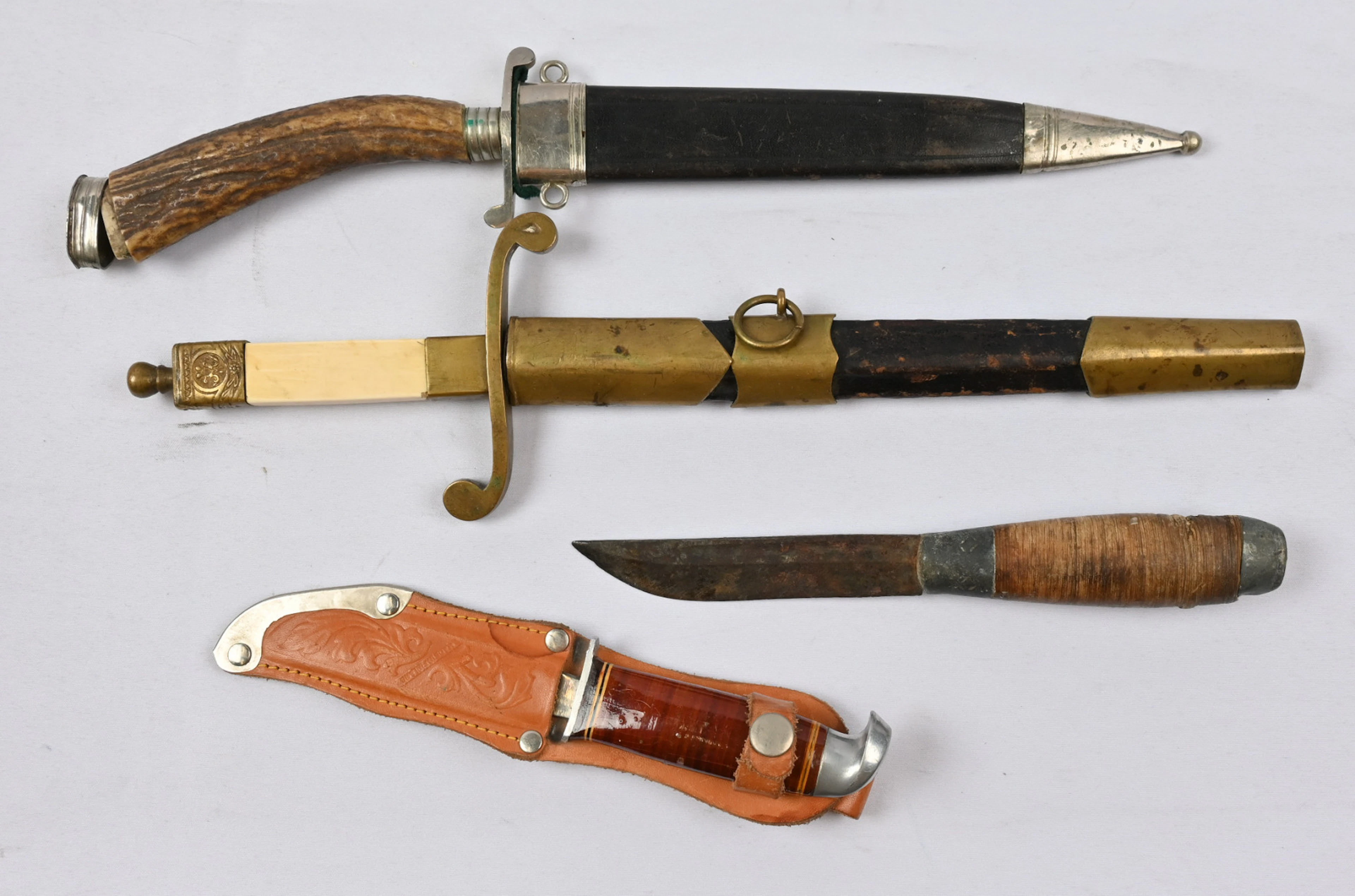 Mixed selection of knives and one dagger. German hunting dagger, blade
