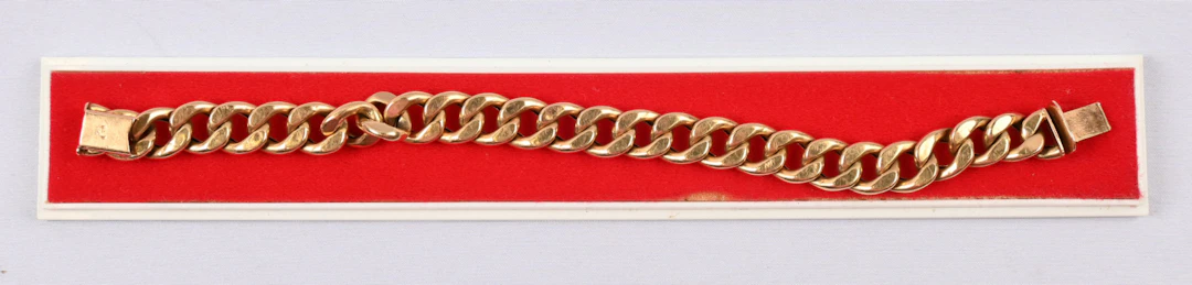 Gold bracelet (585), length approximately 20½ cm, weight approximately 18g.