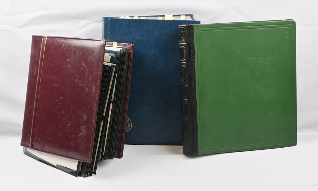 Slot machine stamps and dassaults in three albums: in a thick stockbook