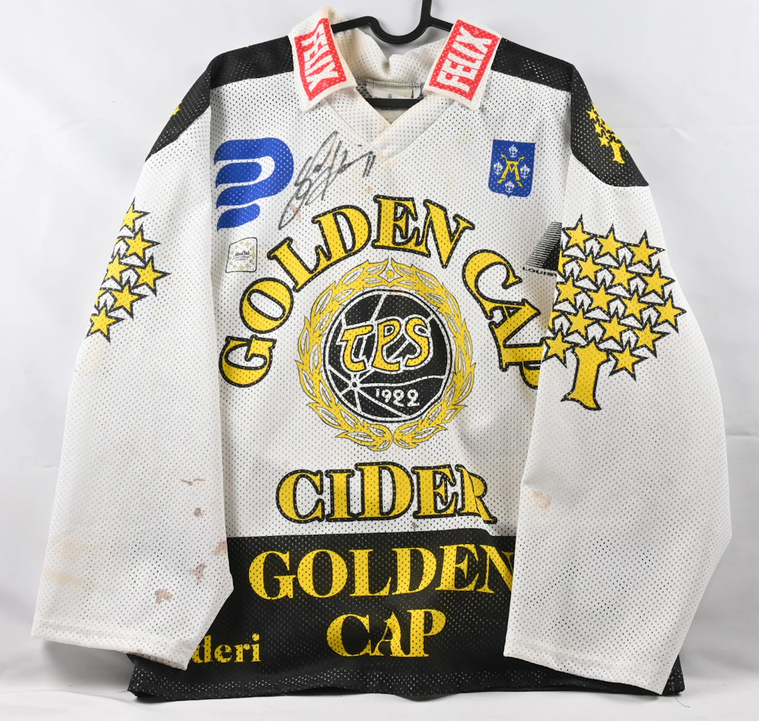 Saku Koivu TPS jersey with signature.