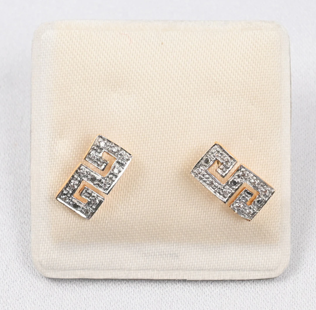 Diamond earrings, gold (585). Gross weight approximately 1.8 g.