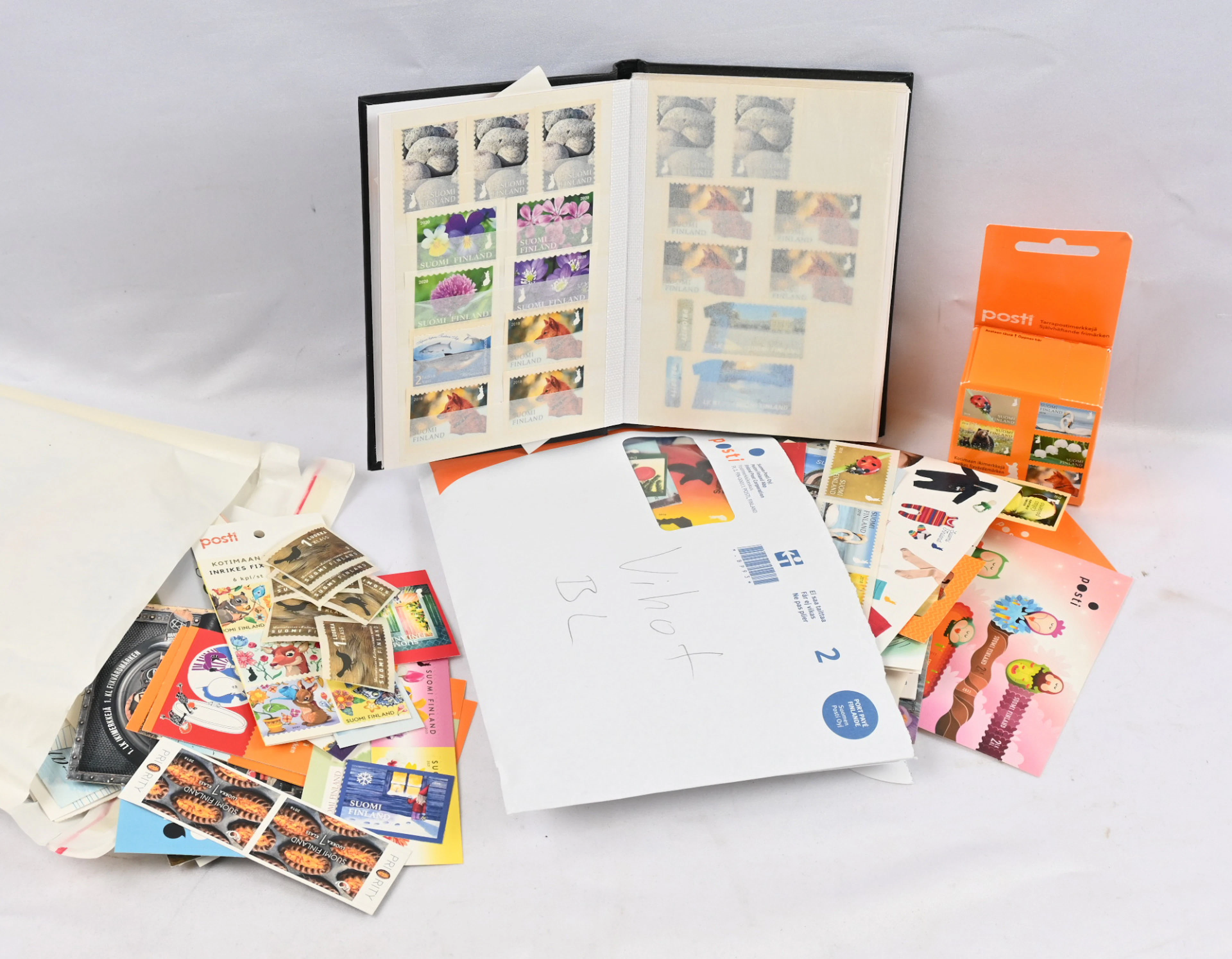 Forever stamps over 730 MNH ** pieces.