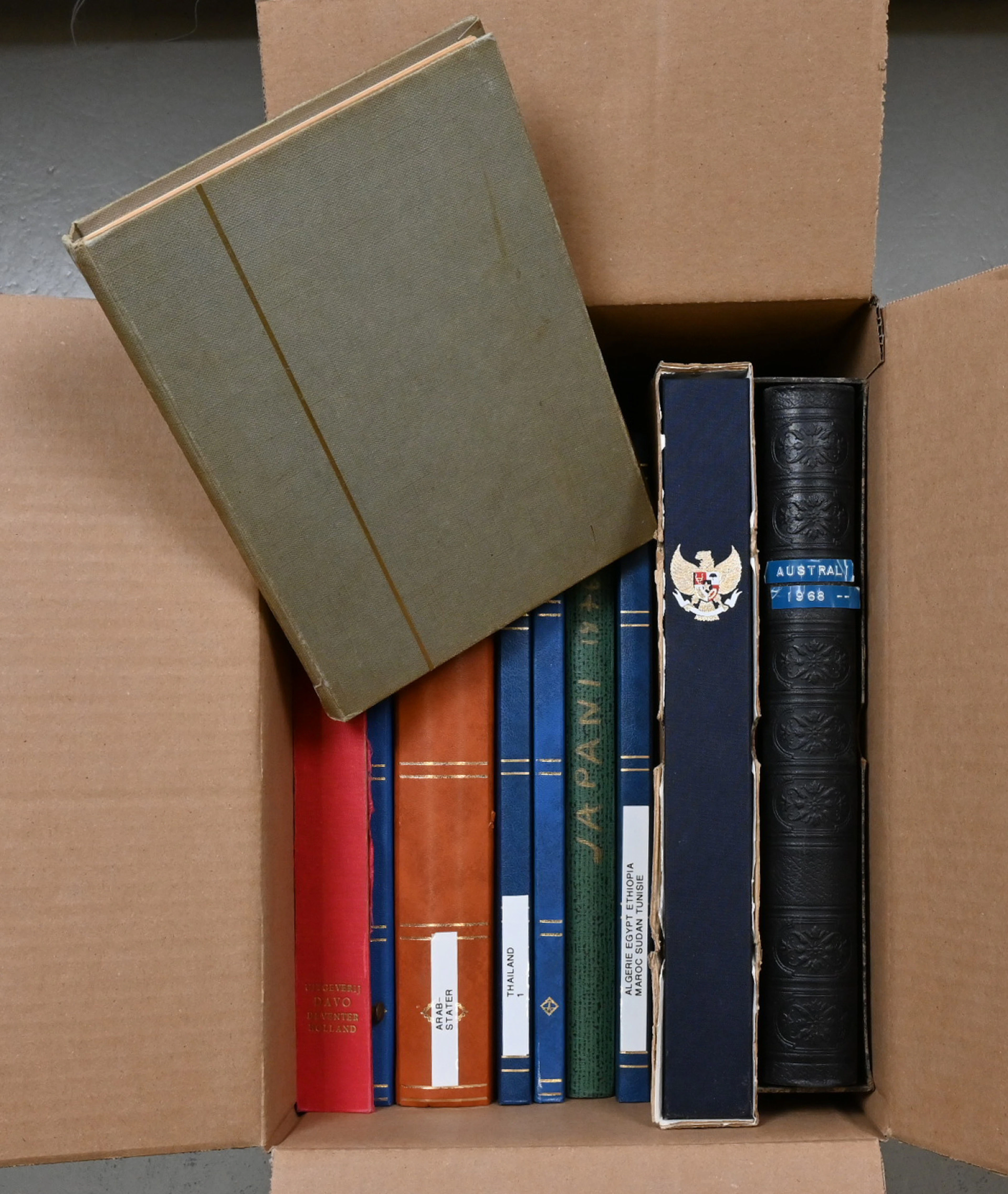 Versatile selection of worldwide material in ten albums and stockbooks.