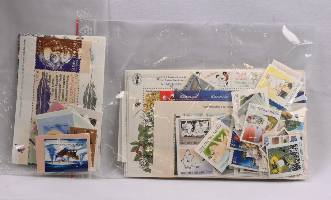 Forever stamps over 410 pieces as MNH **. Additionally MNH ** euro