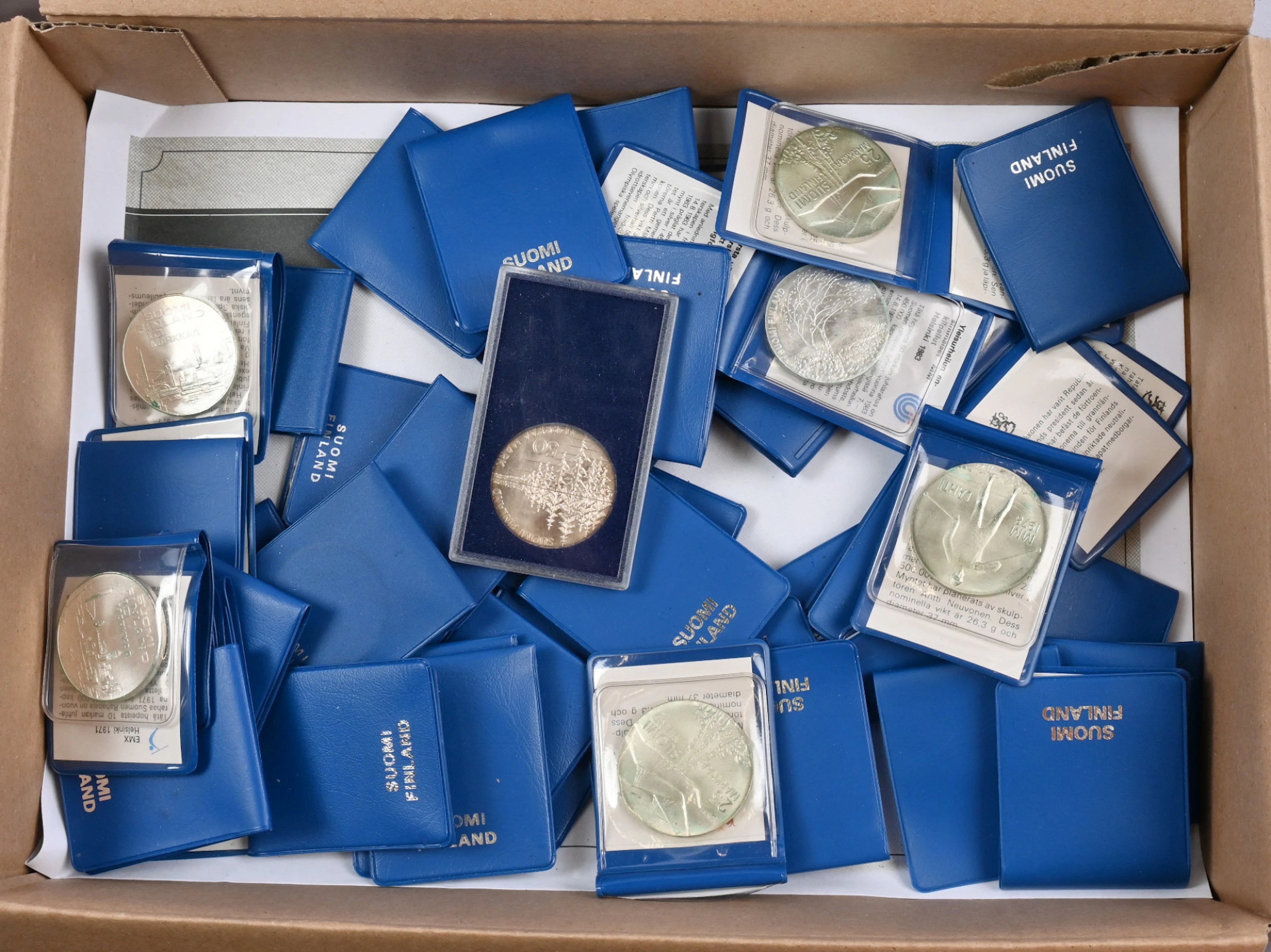 Fine selection of commemorative coins, 46 pieces including 10 markka