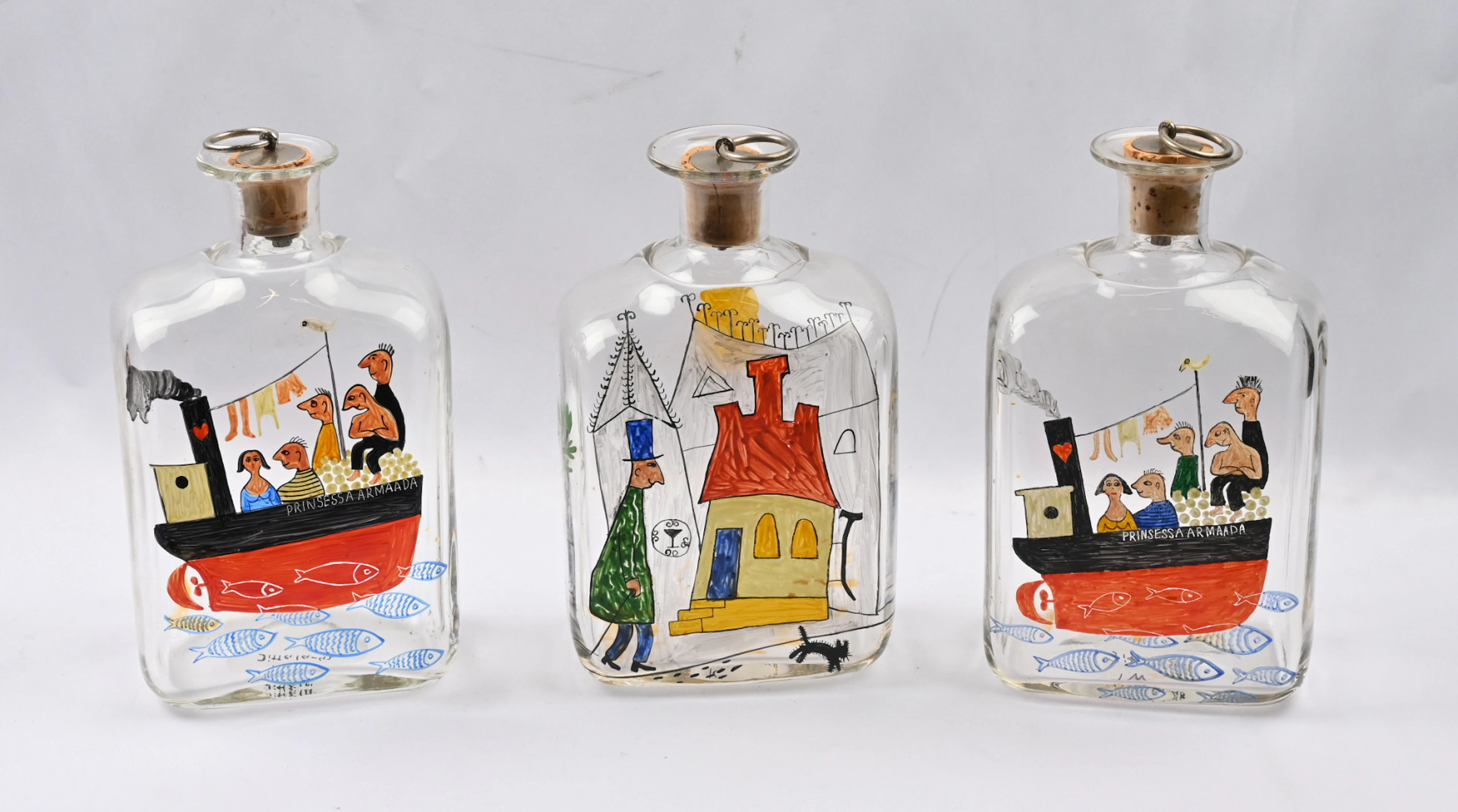 Three pieces of Tapio Wirkkala bottles in a fine wooden carrying box.